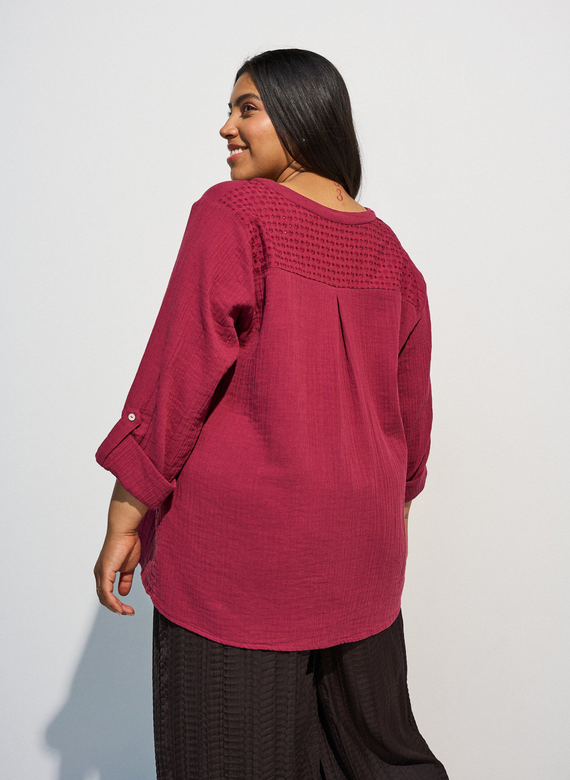 ZizzifashionBlouse in cotton muslin with broderie anglaise, Red, Model image number 2
