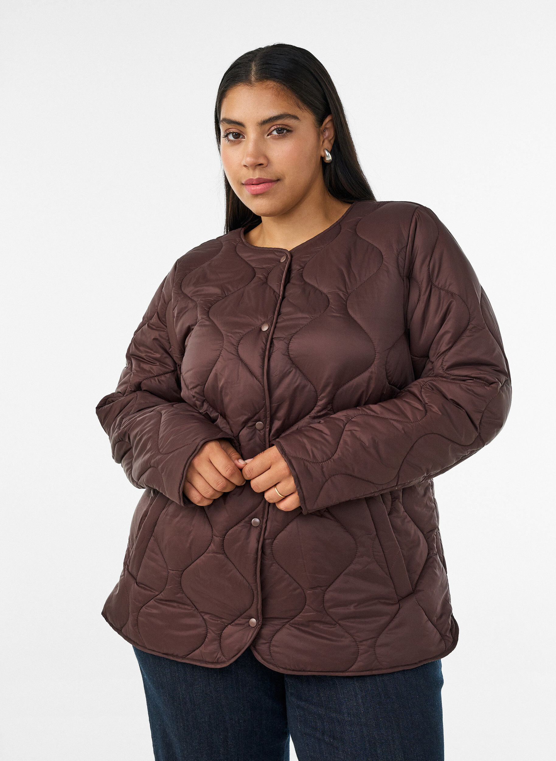 Quilted jacket with press studs and a round neck, Brown, Model