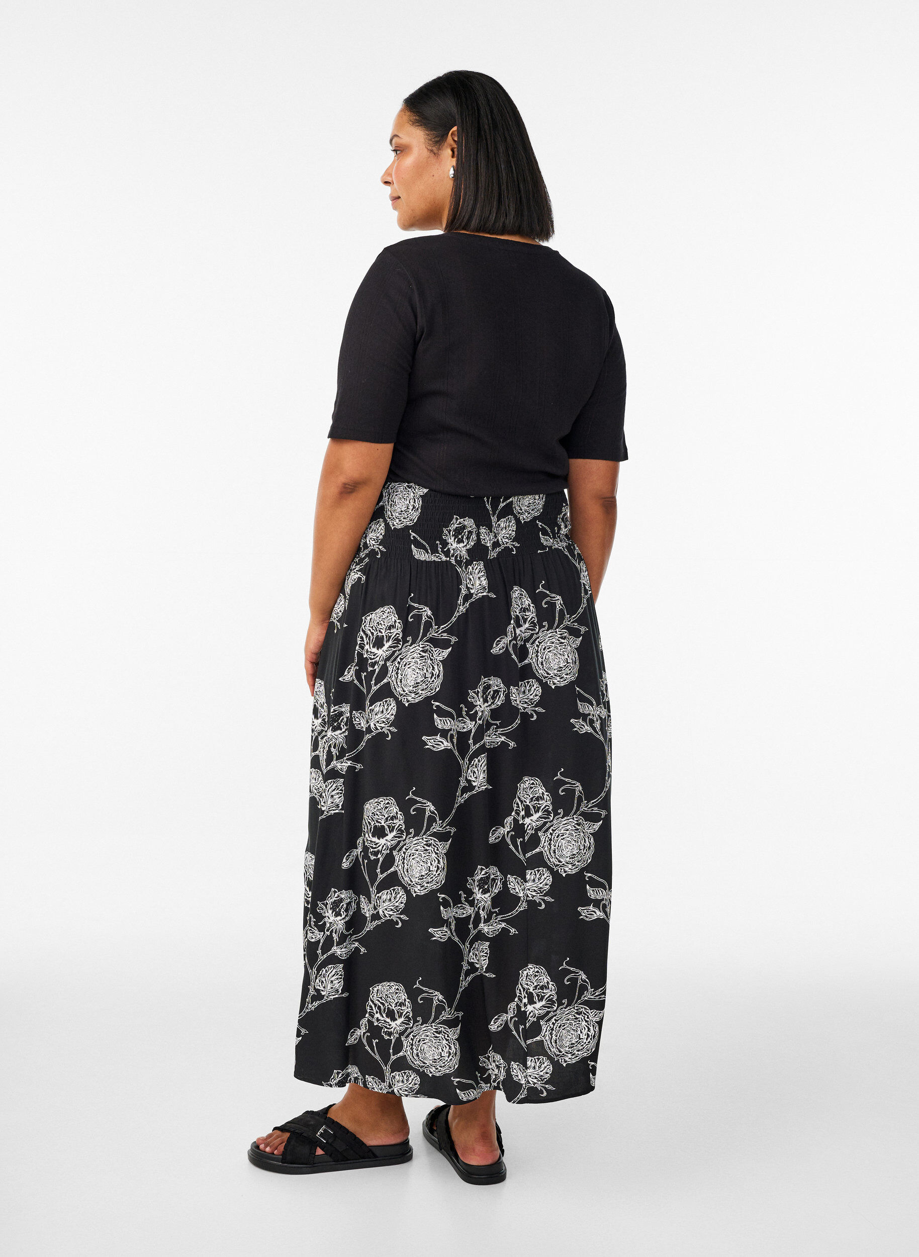Zizzifashion Viscose maxi skirt with smocking, Black, Model image number 1
