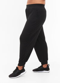 Sweatpants with pockets, Black, Model
