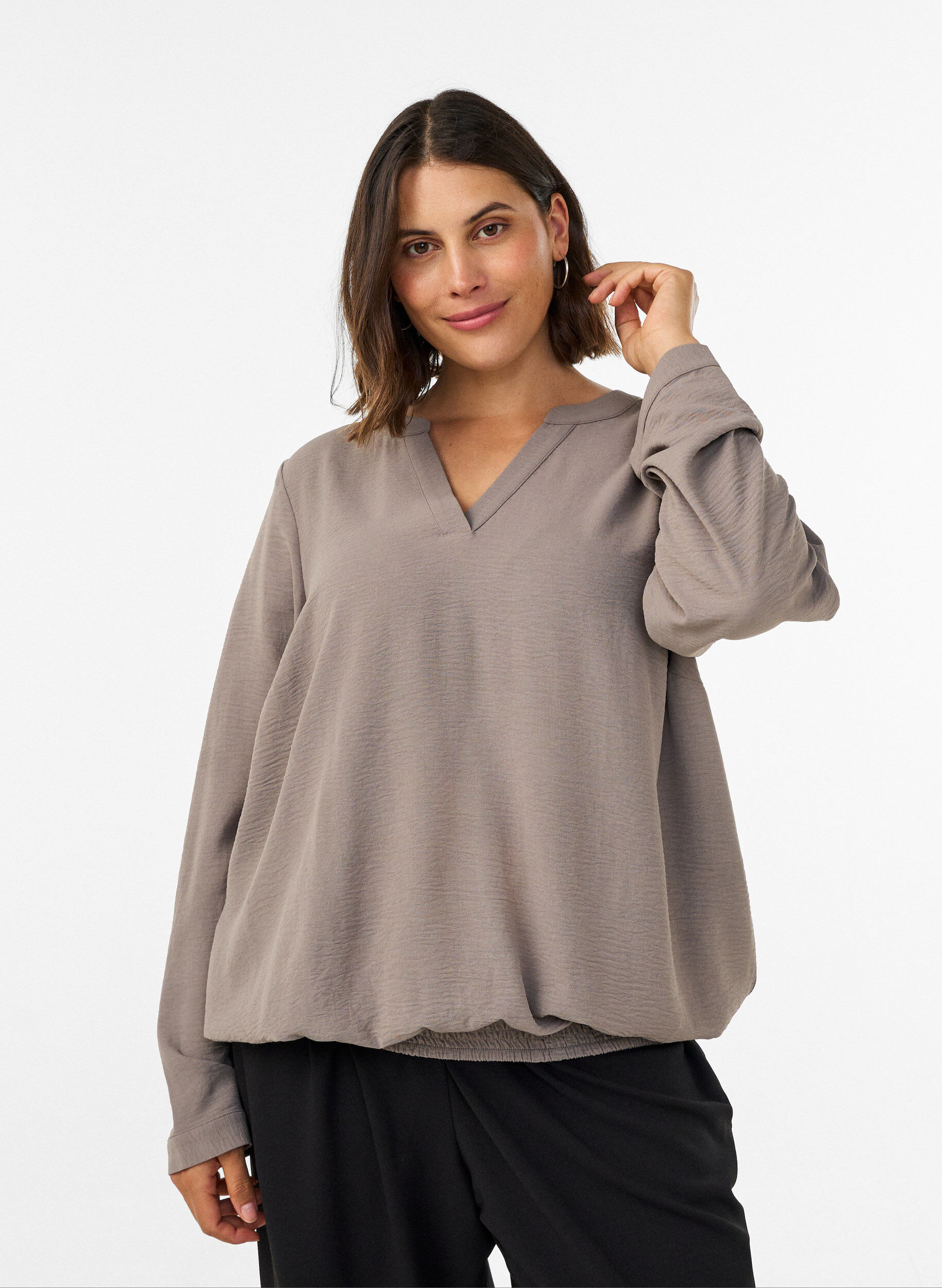 ZizzifashionBalloon silhouette blouse with V-neck, Beige, Model image number 0