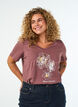 Cotton T-shirt with front print and V-neck, Red, Model image number 0