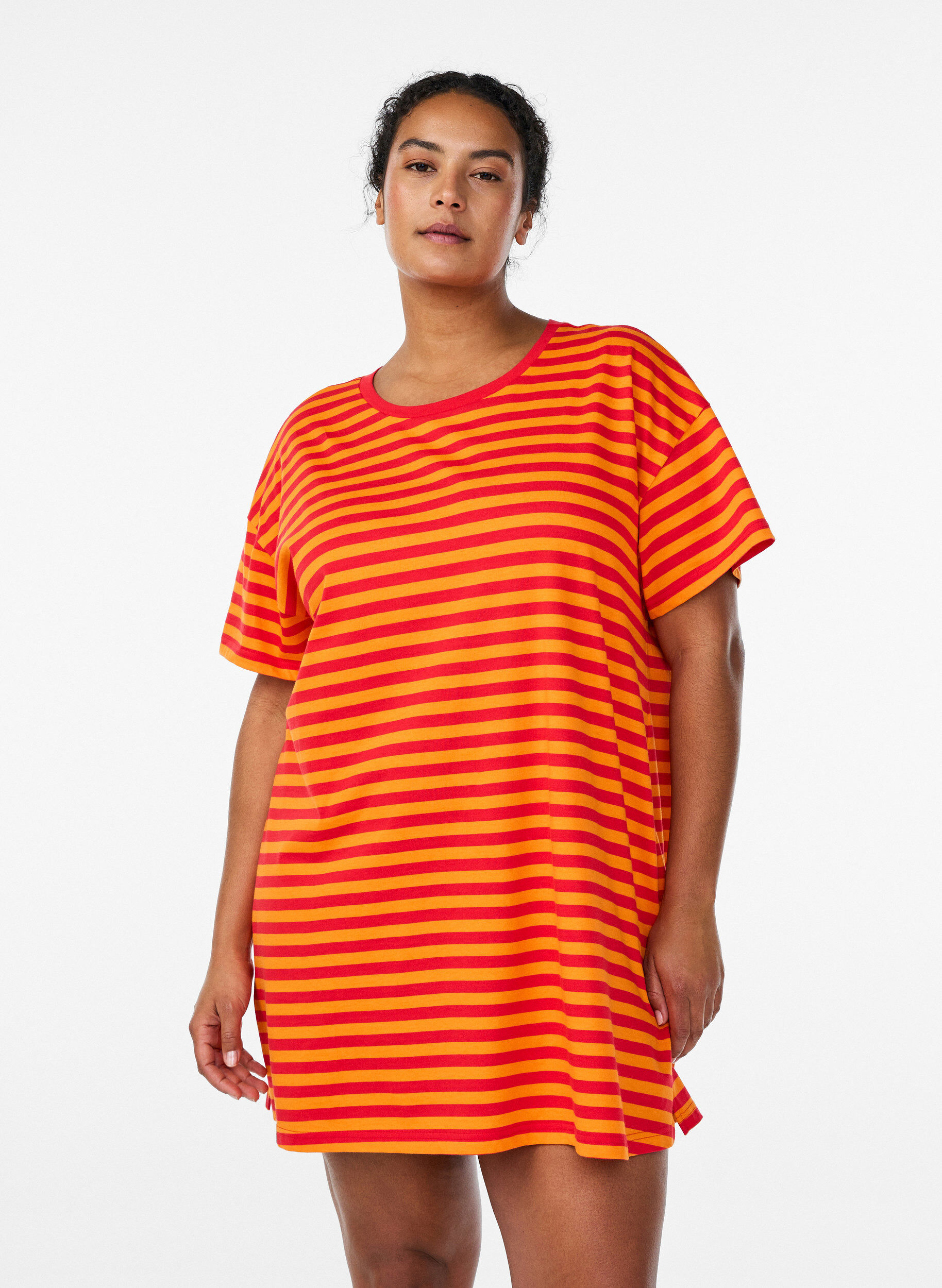 Long striped night T-shirt, Red, Model