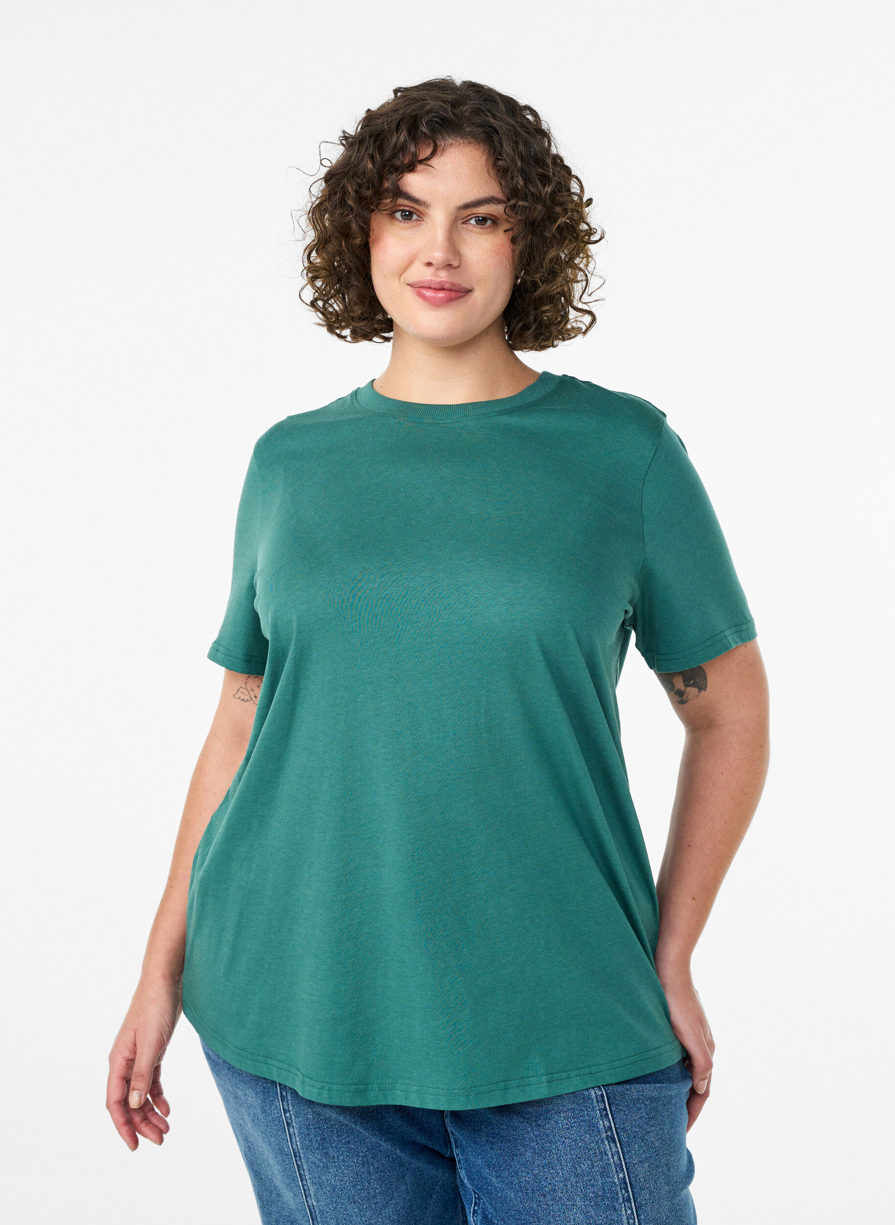 Basic cotton t-shirt with a round neck, Green, Model