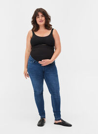 Maternity Amy jeans, Blue denim, Model
