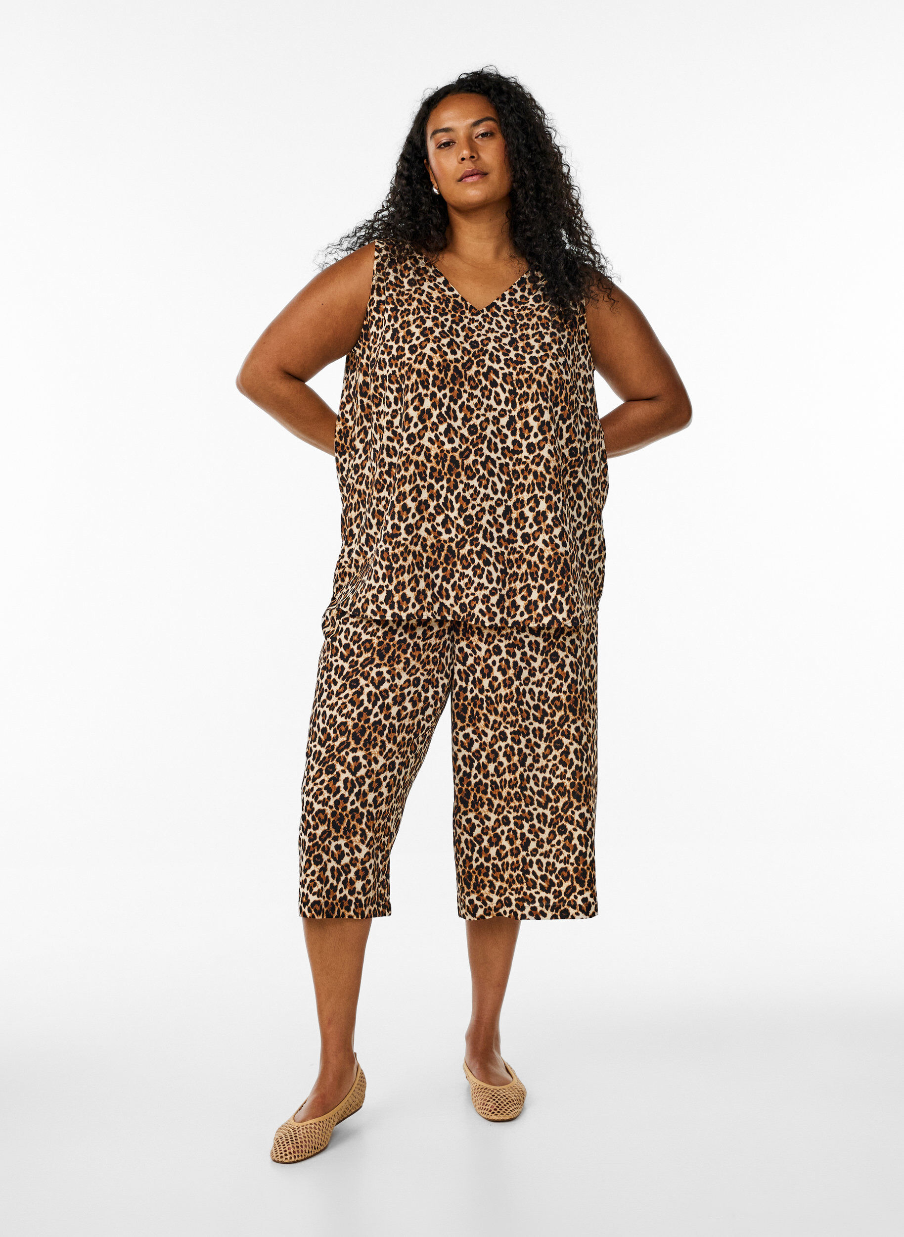 Zizzifashion Printed top with v-neck, Green, Model image number 1