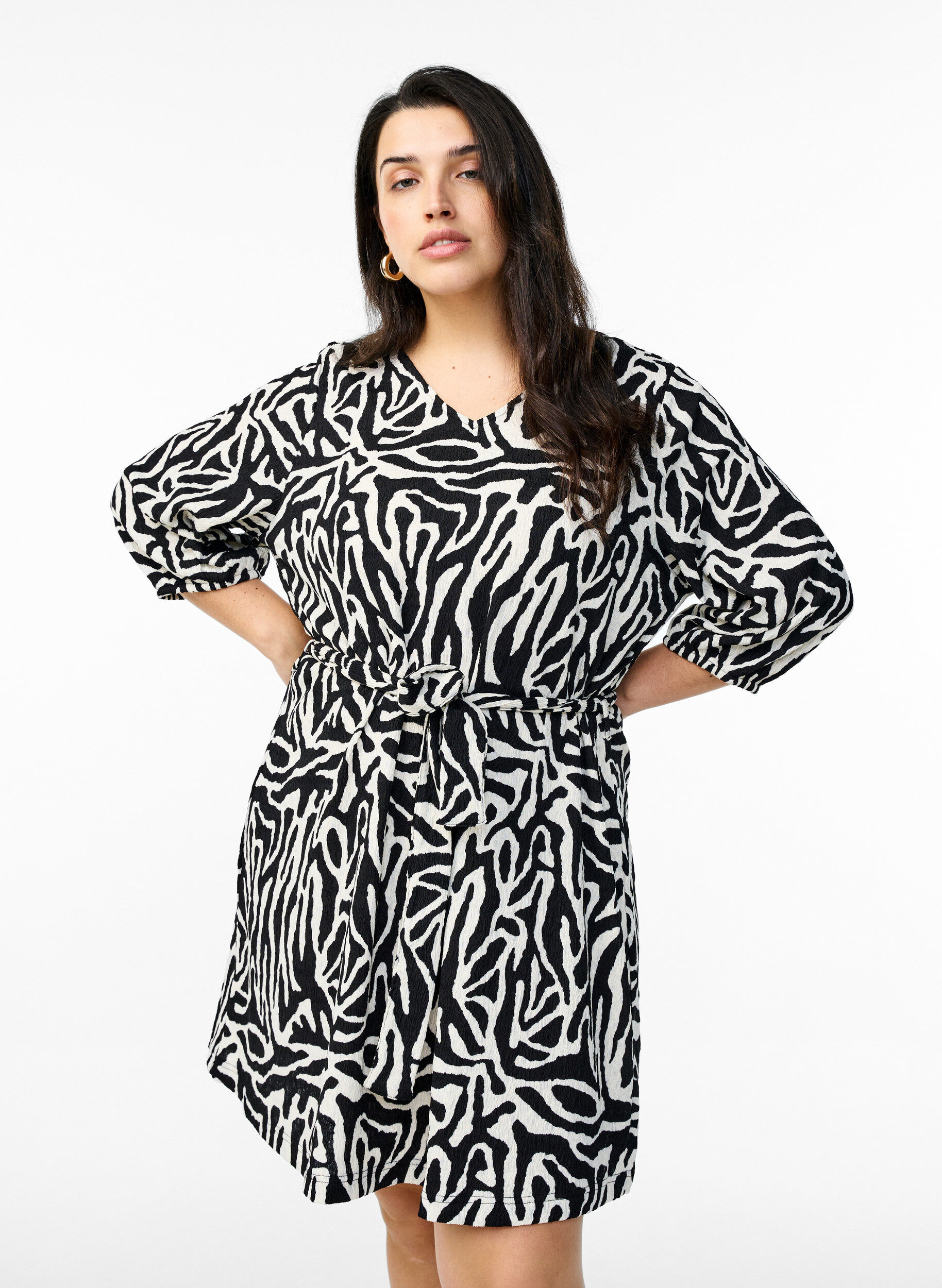 Short dress with 3/4 sleeves and zebra print, Black, Model