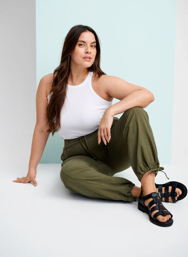 Loose cargo trousers in cotton, Ivy Green, Image image number 1