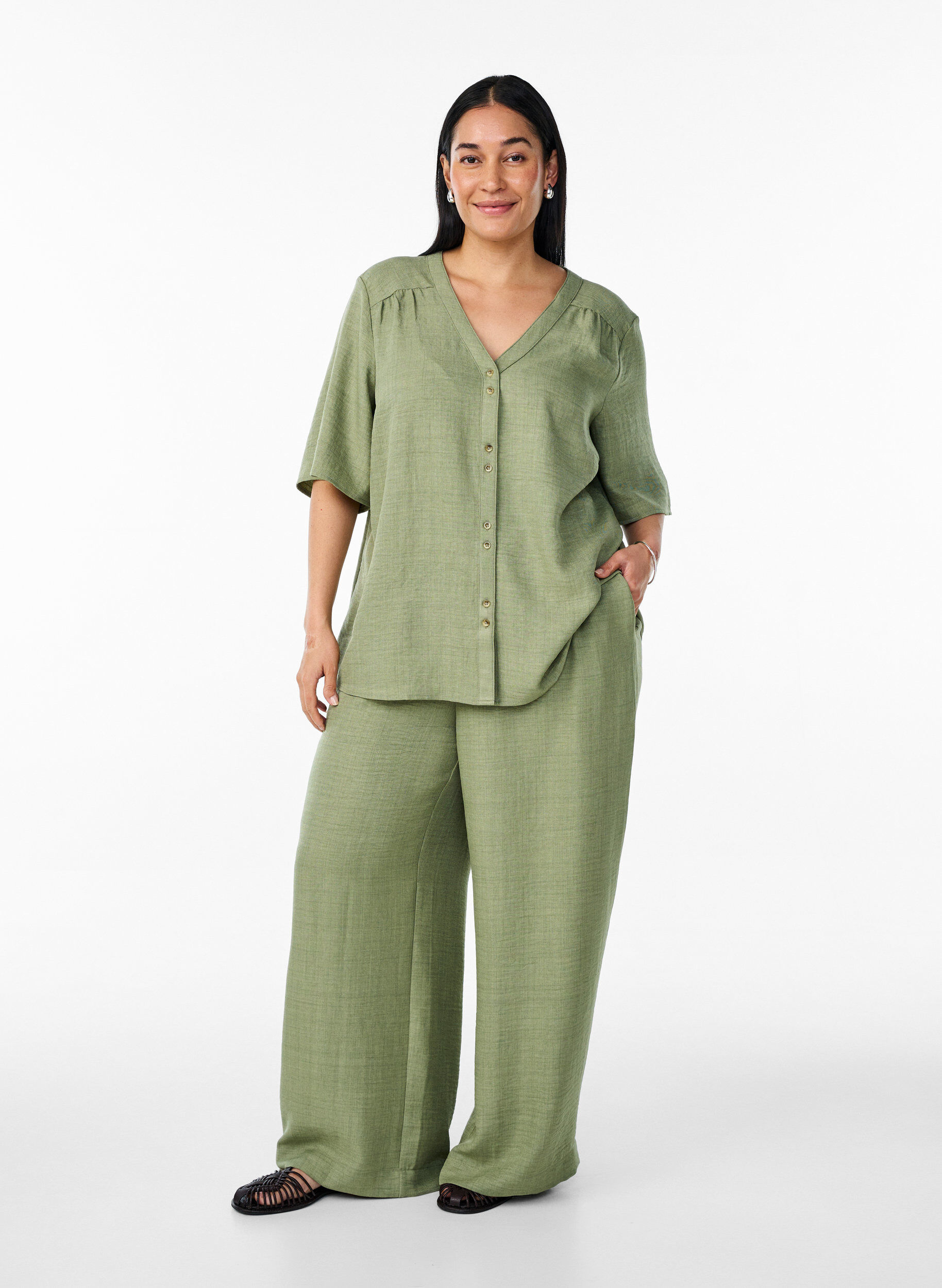 Zizzifashion Loose trousers with elasticated waistband and pockets, Green, Model image number 0
