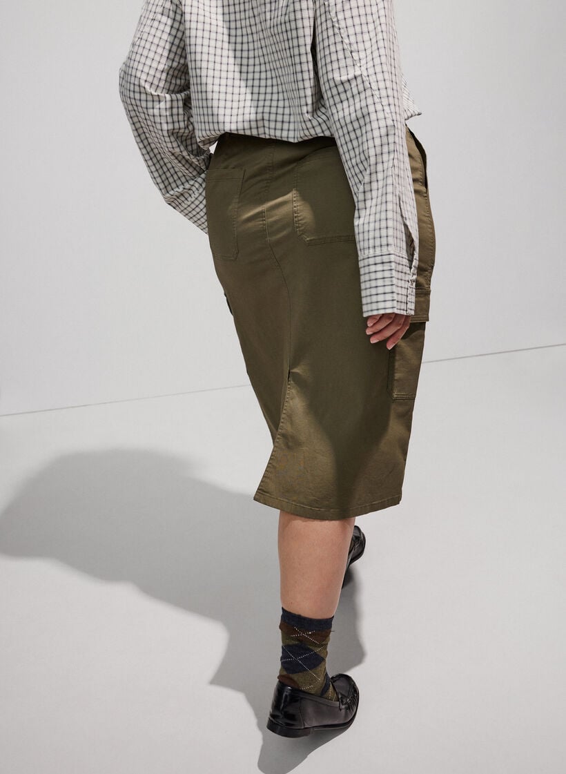 Cotton cargo skirt with a back slit, Green, Model image number 2