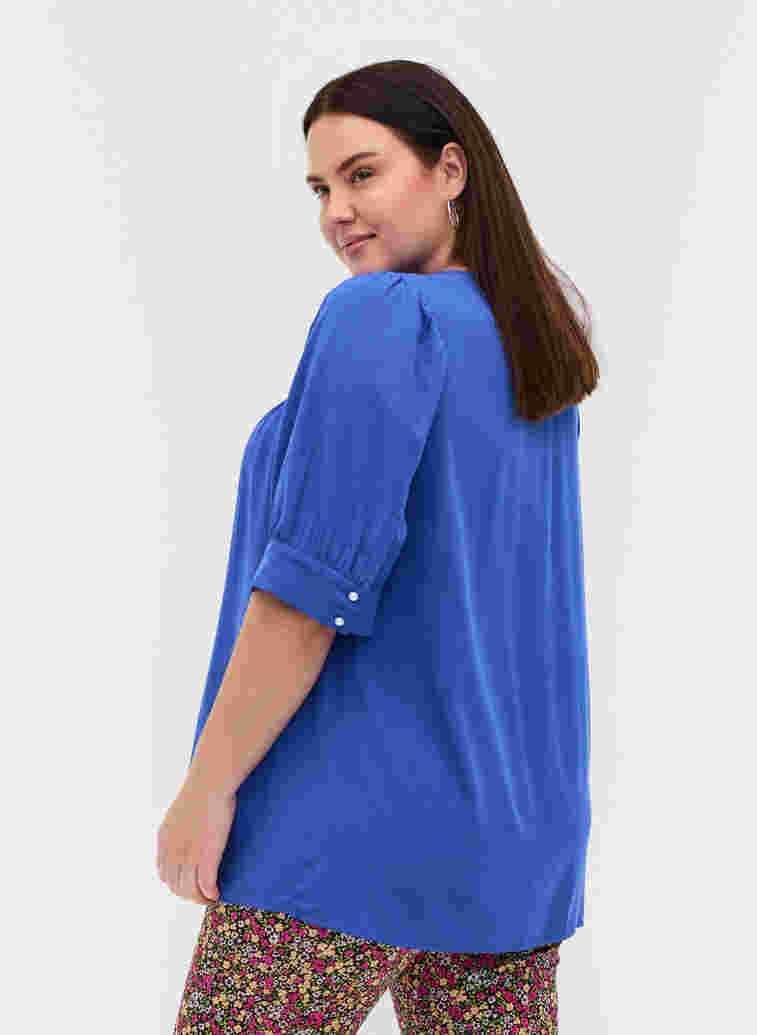 A-line blouse in viscose, Dazzling Blue, Model image number 1