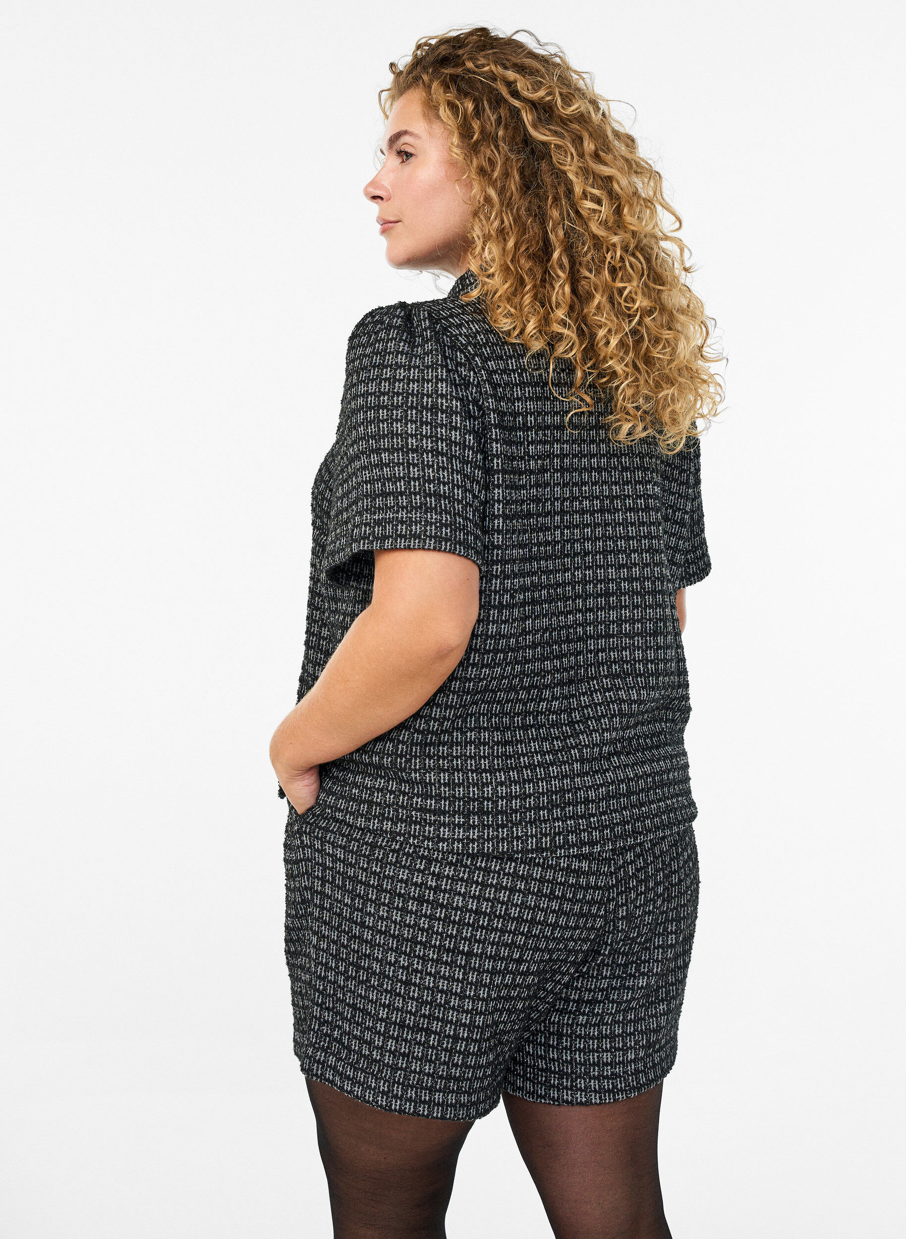 Zizzifashion Loose boucl&eacute; shorts with pockets, Black, Model image number 2