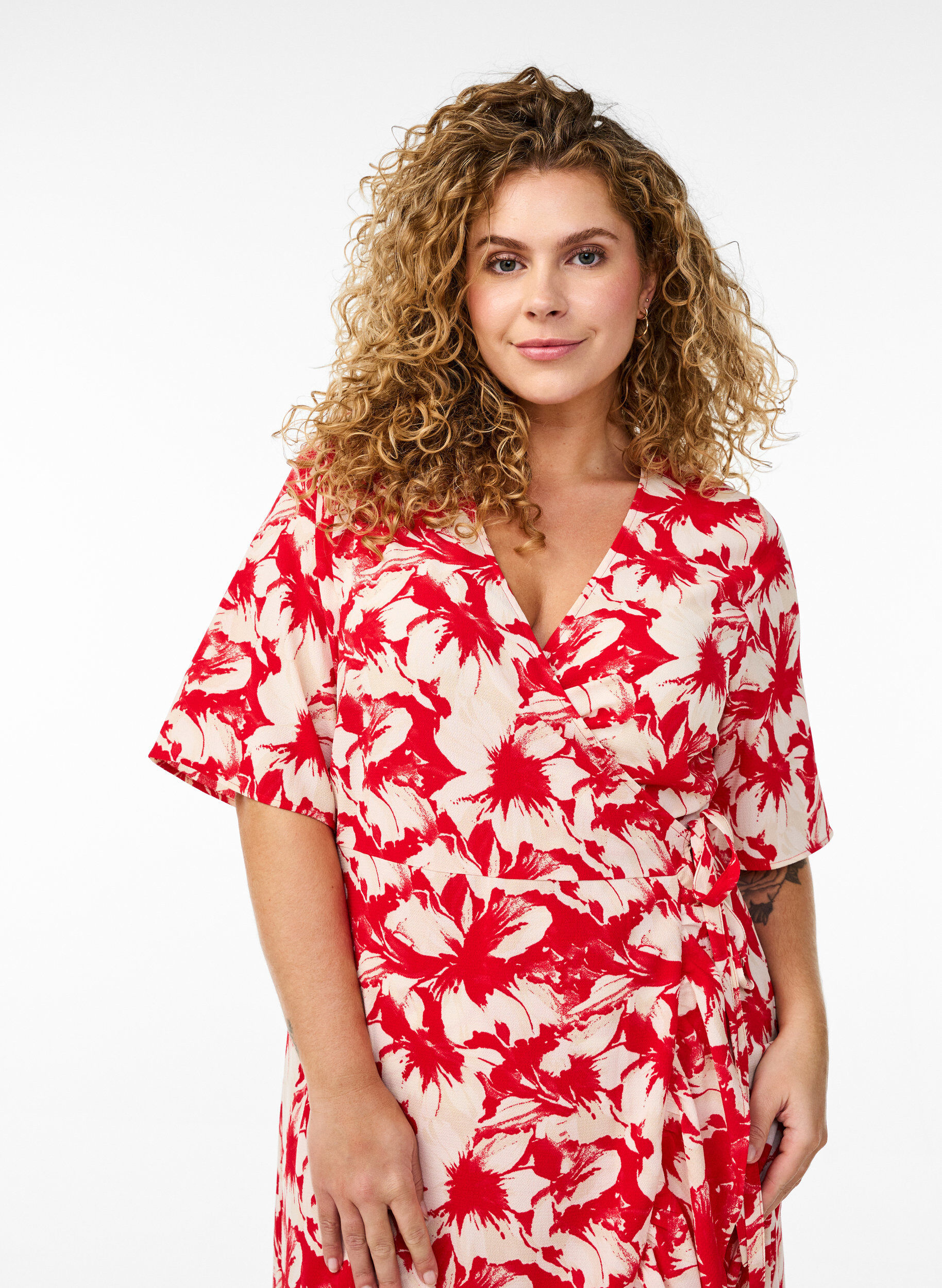 Zizzifashion Printed wrap dress with short sleeves, Red, Model image number 2
