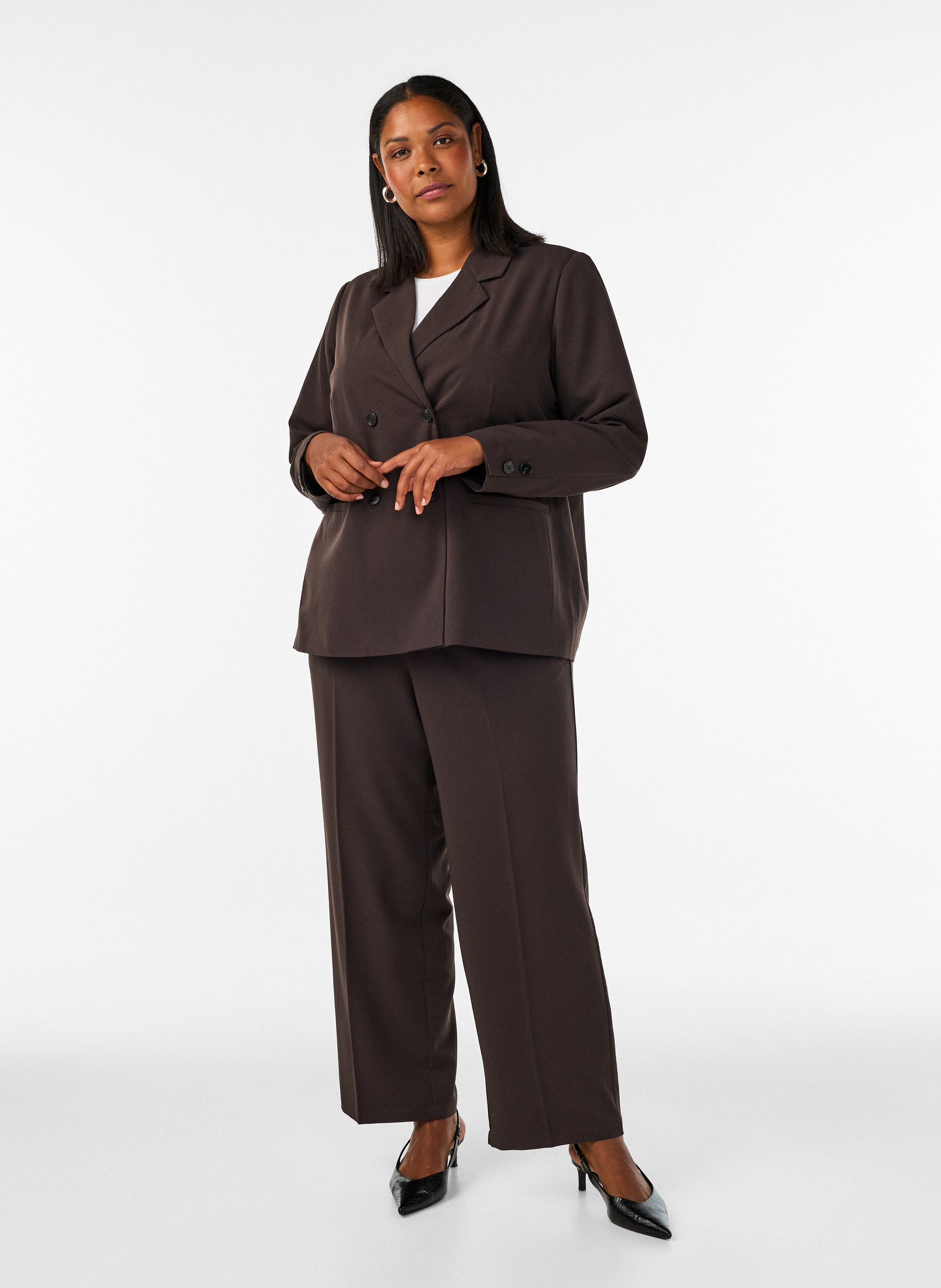 High-waisted tailored trousers with pressed creases, Brown, Model