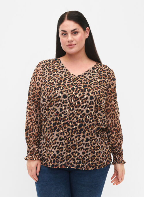 Leo blouse with long sleeves and v-neck, Leopard AOP, Model