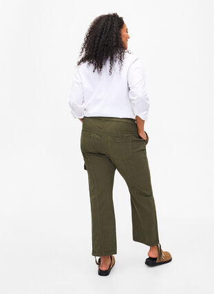 Loose cargo trousers in cotton, Ivy Green, Model image number 1