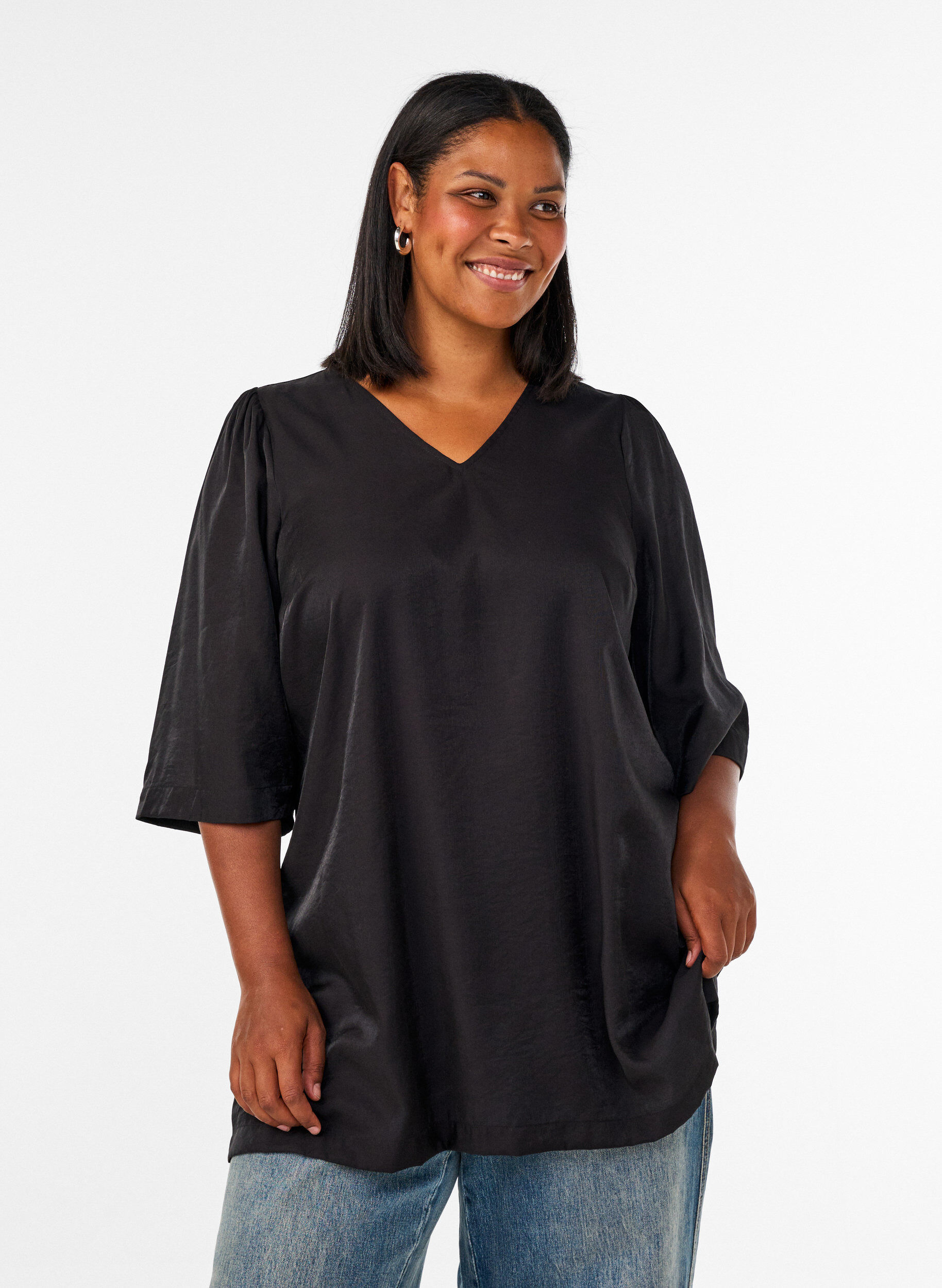 Shiny tunic with a V-neck and 3/4 sleeves, Black, Model