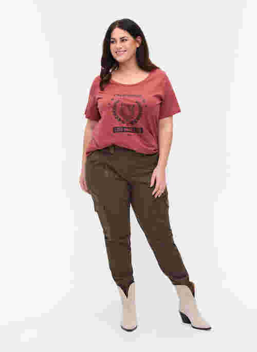 Trousers in cargo look with pockets