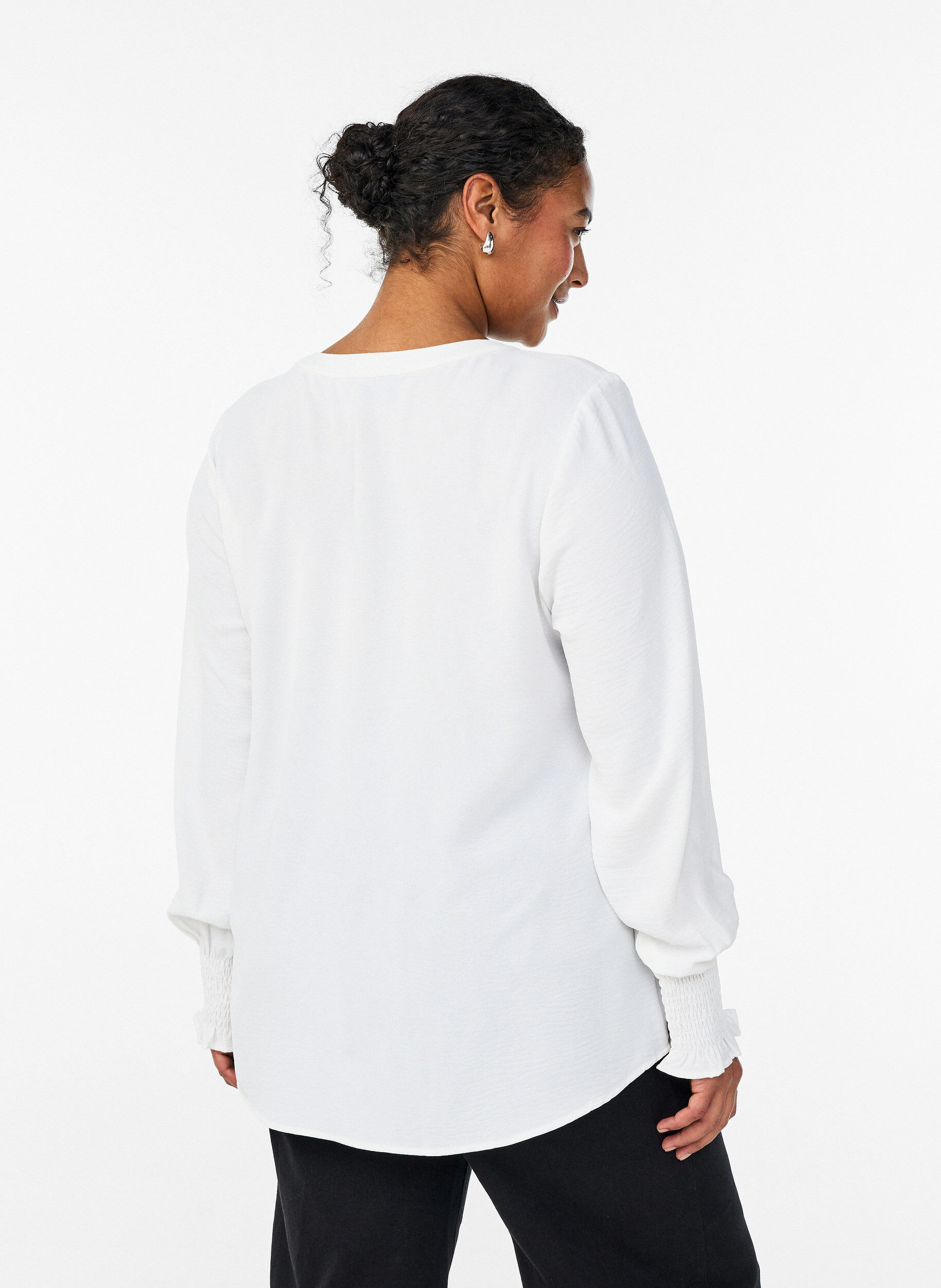 ZizzifashionBlouse with smock cuffs and V-neck, Vanilla, Model image number 2