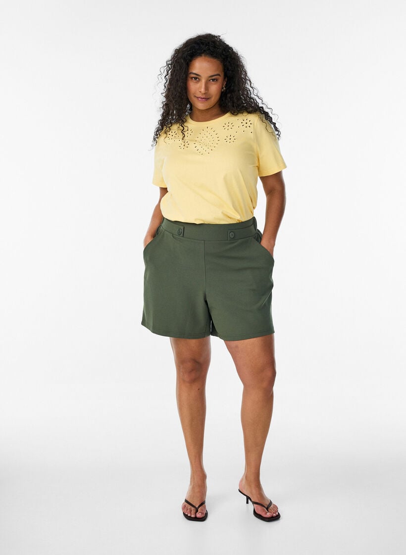 Shorts with pockets and loose fit, Green, Model image number 1