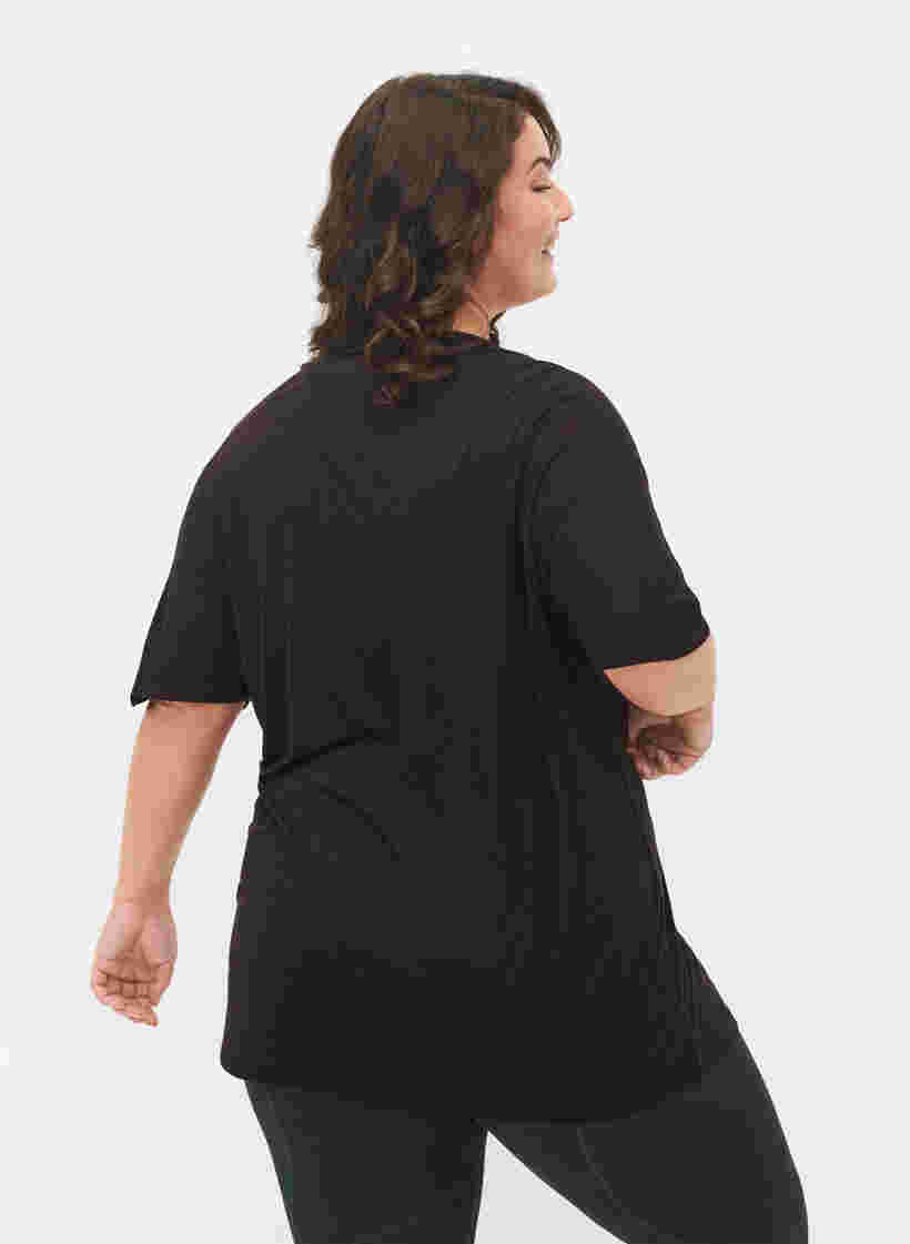 Training t-shirt in viscose with round neckline, Black, Model image number 1