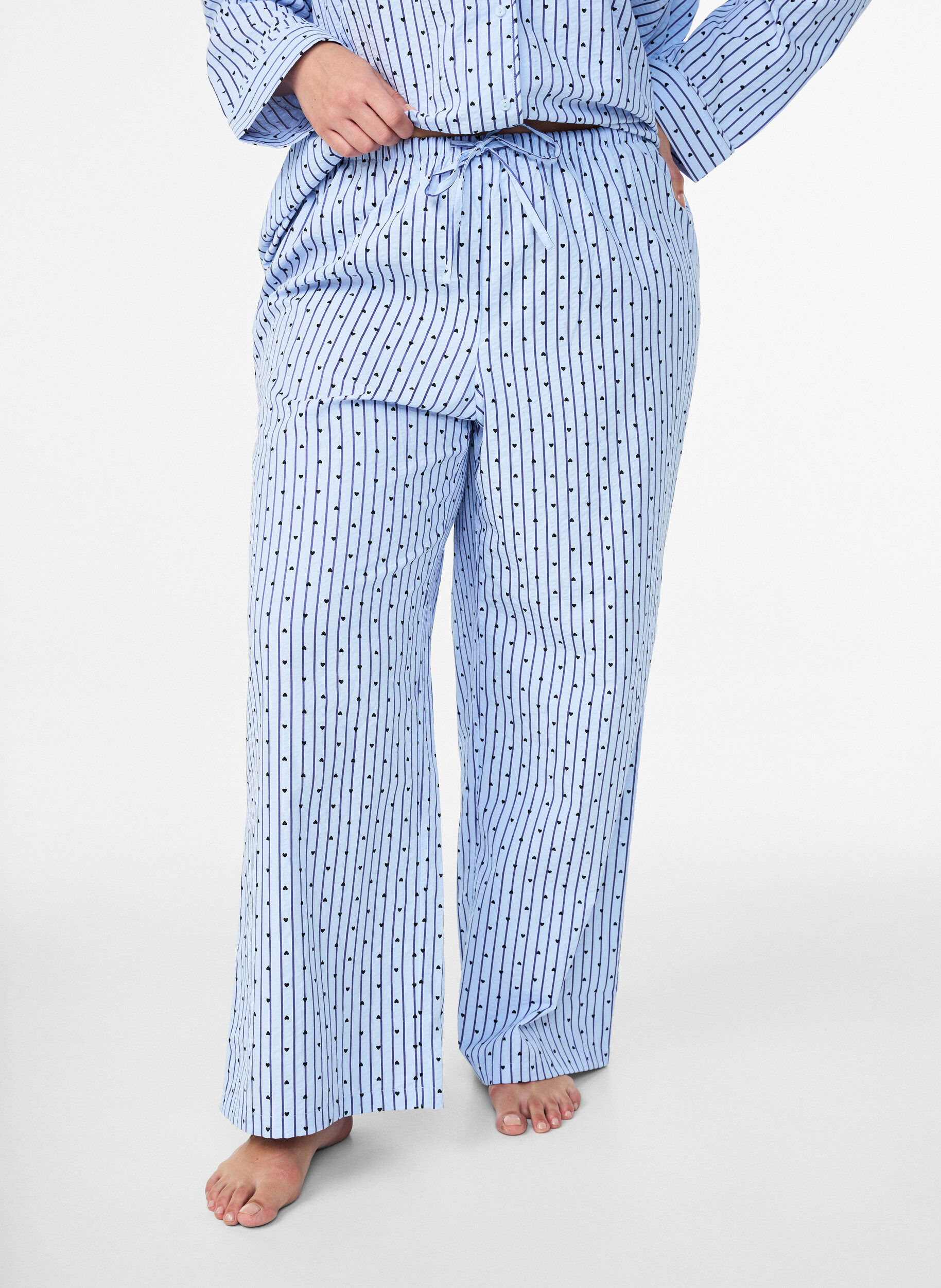 Zizzifashion Loose seersucker pyjama trousers with high waist, Light Blue, Model image number 2