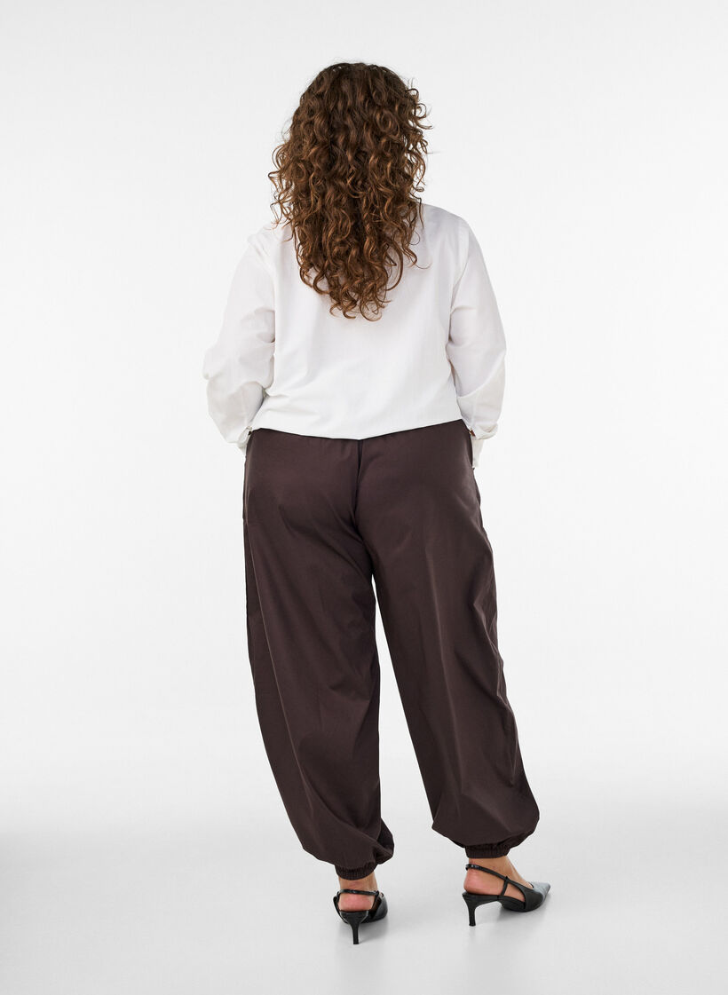 Balloon trousers with pockets and an elasticated waistband, Brown, Model image number 1