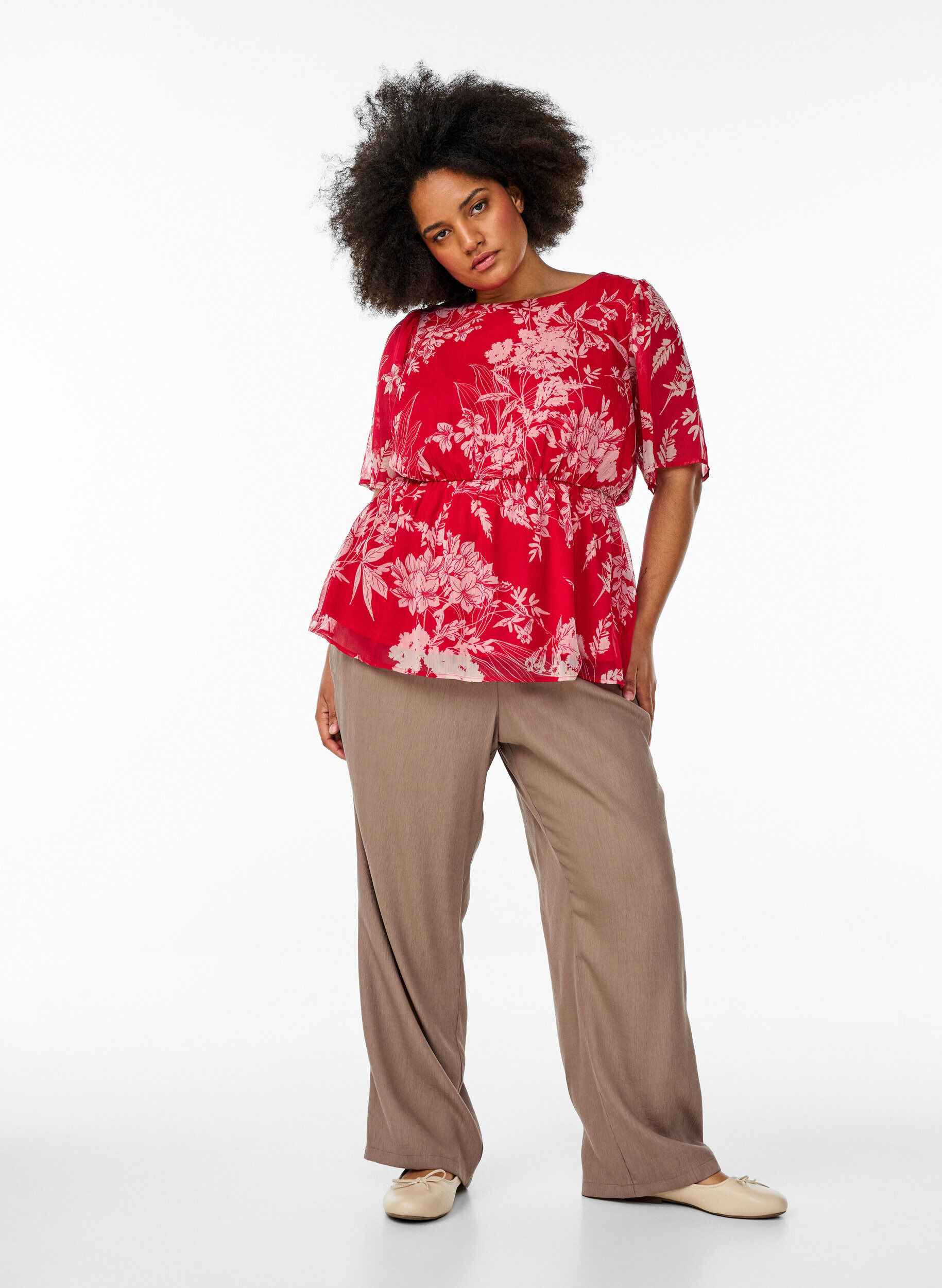 Zizzifashion Floral chiffon blouse with an elasticated waist, Red, Model image number 1