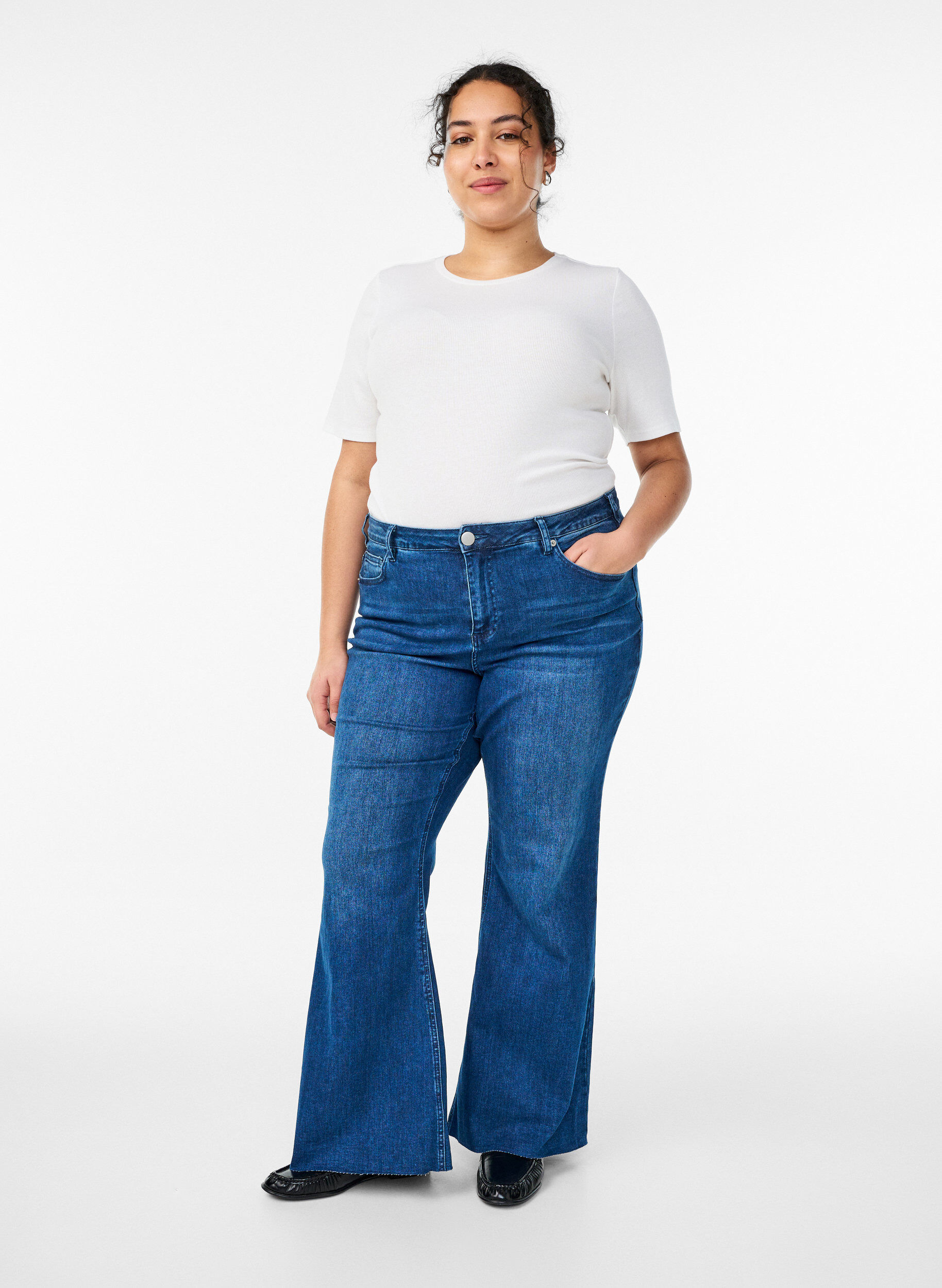 High-waisted bootcut jeans, Blue, Model