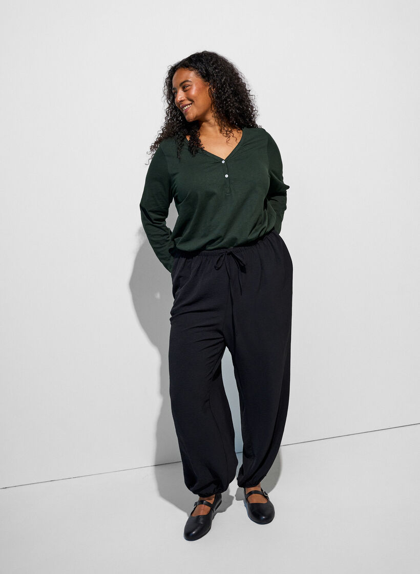 Long-sleeved t-shirt with V-neck and buttons, Green, Model image number 1
