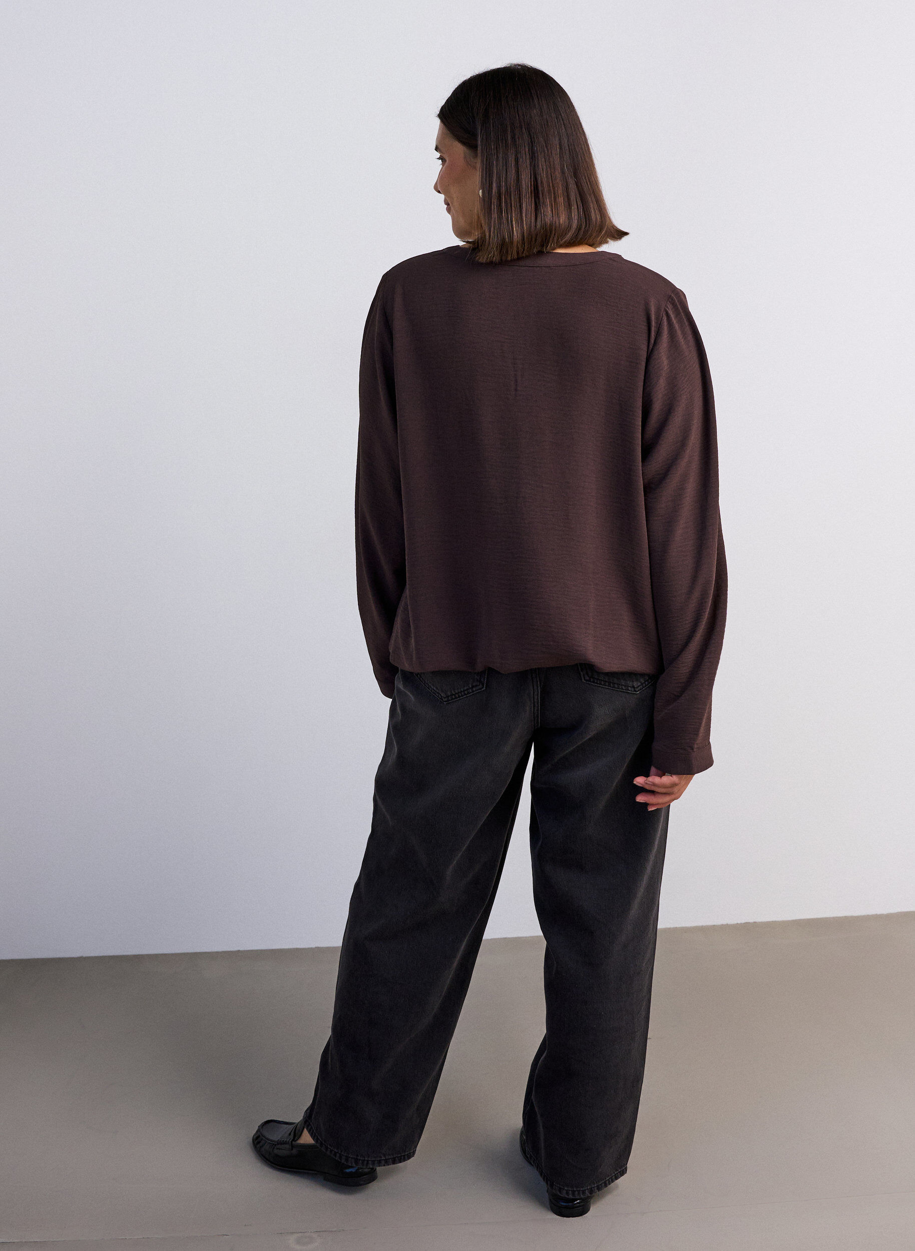 ZizzifashionBalloon silhouette blouse with V-neck, Brown, Model image number 2