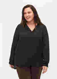 Solid colour shirt with v-neck, Black, Model