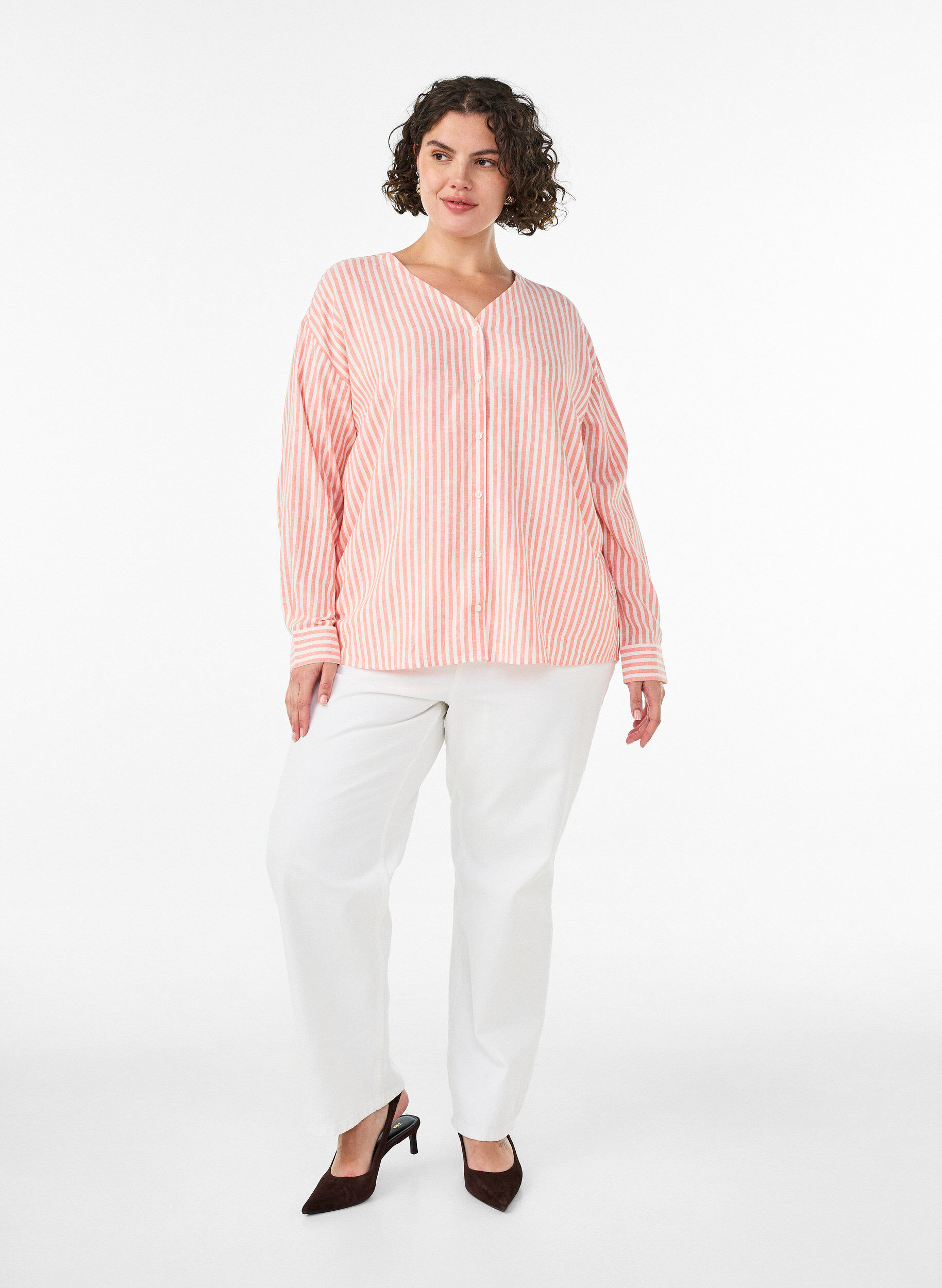 ZizzifashionBlouse in linen and viscose with V-neck, Coral, Model image number 1