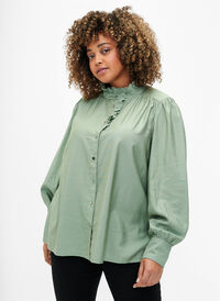 Viscose shirt blouse with ruffles, Green Bay, Model
