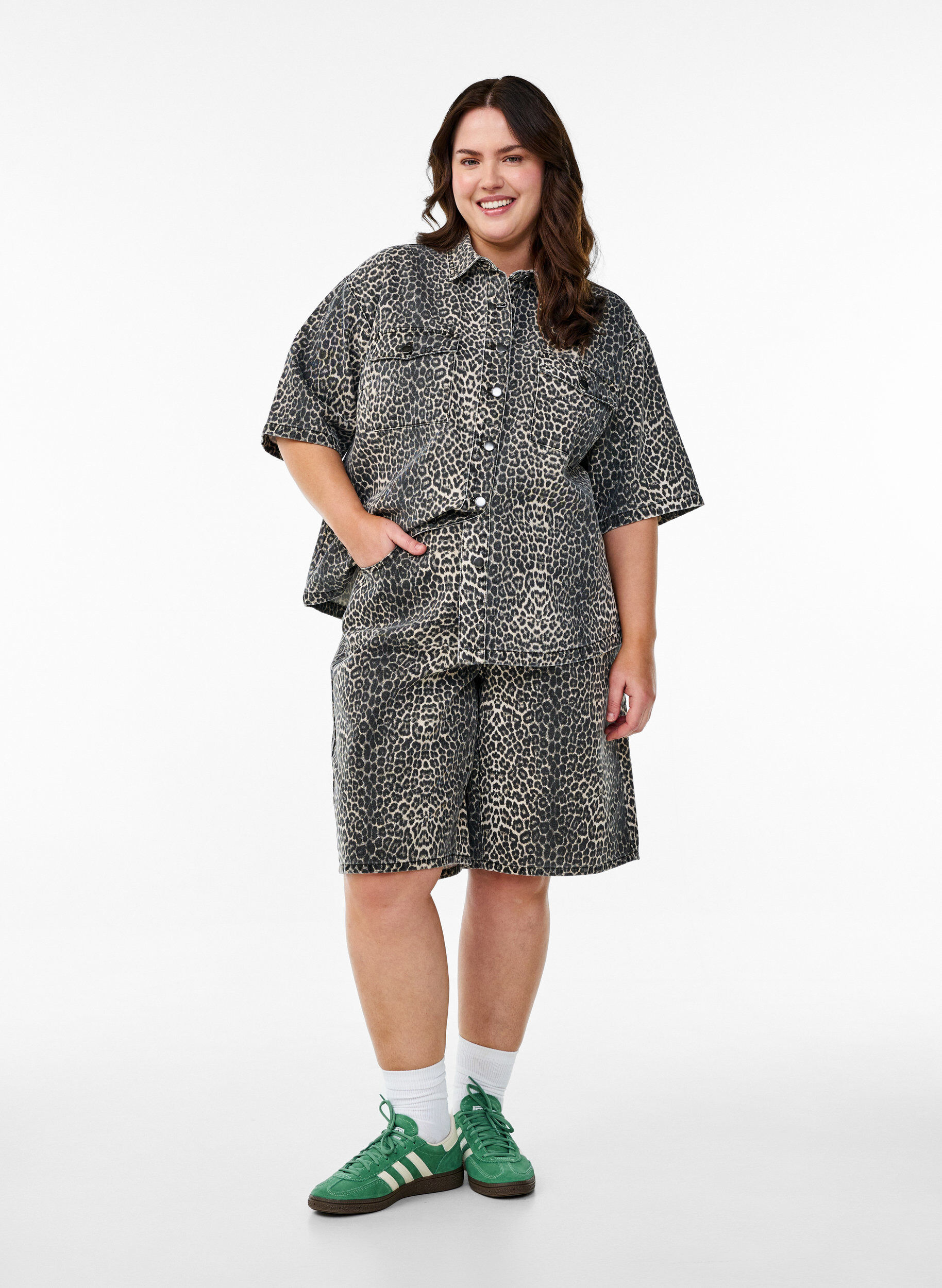 Zizzifashion Denim shirt with leopard print and short sleeves, Leopard, Model image number 2