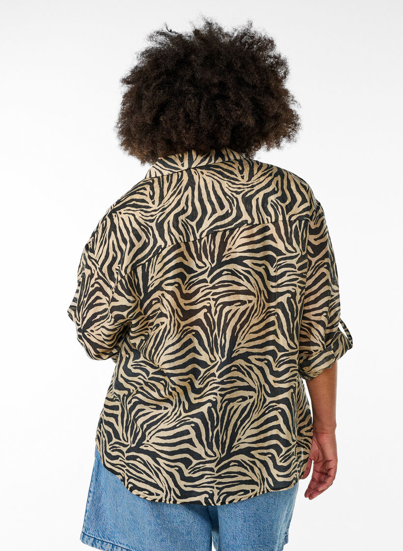 Loose shirt with animal print and chest pockets, Black, Model image number 2