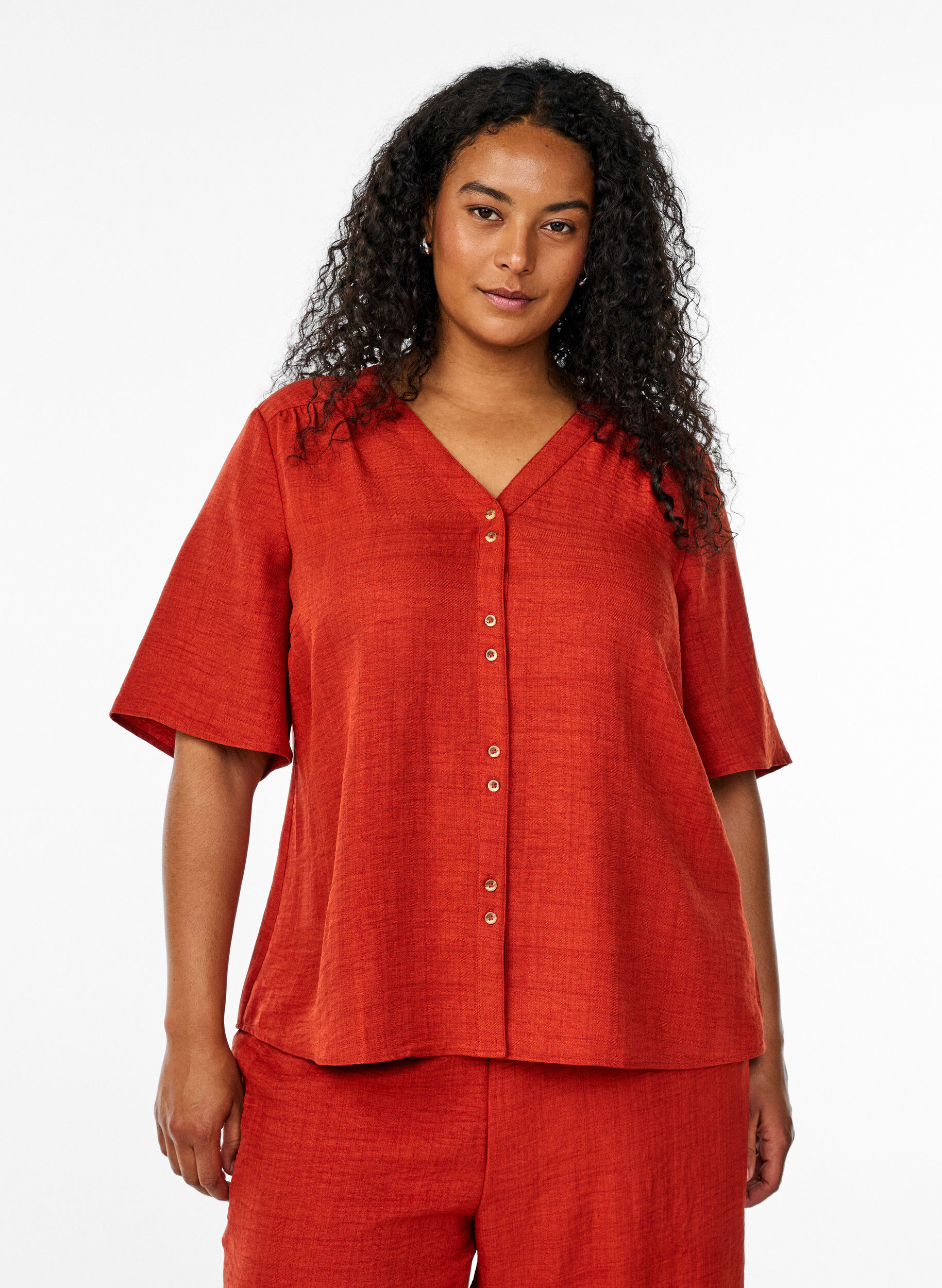 V-neck shirt blouse with short sleeves, Red, Model