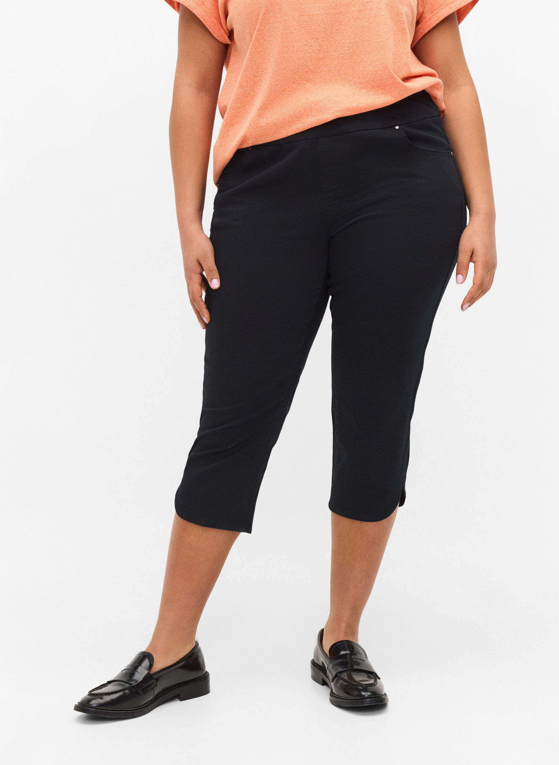 Zizzifashion Close fitting cotton blend capris, Black, Model image number 2