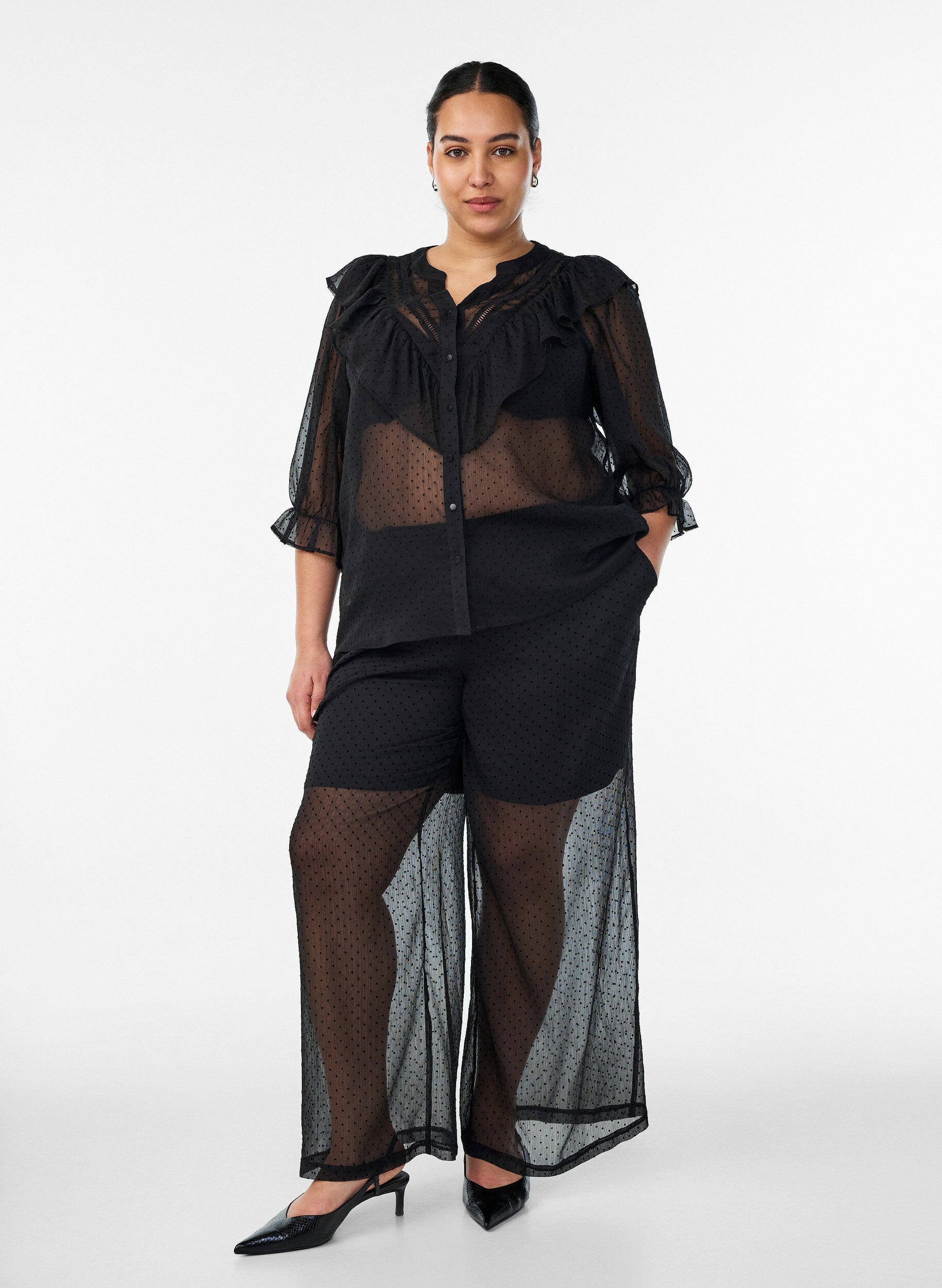 Loose chiffon trousers with dots, Black, Model