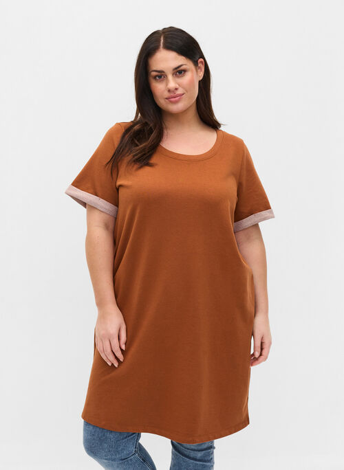Loose-fitting sweater dress with short sleeves