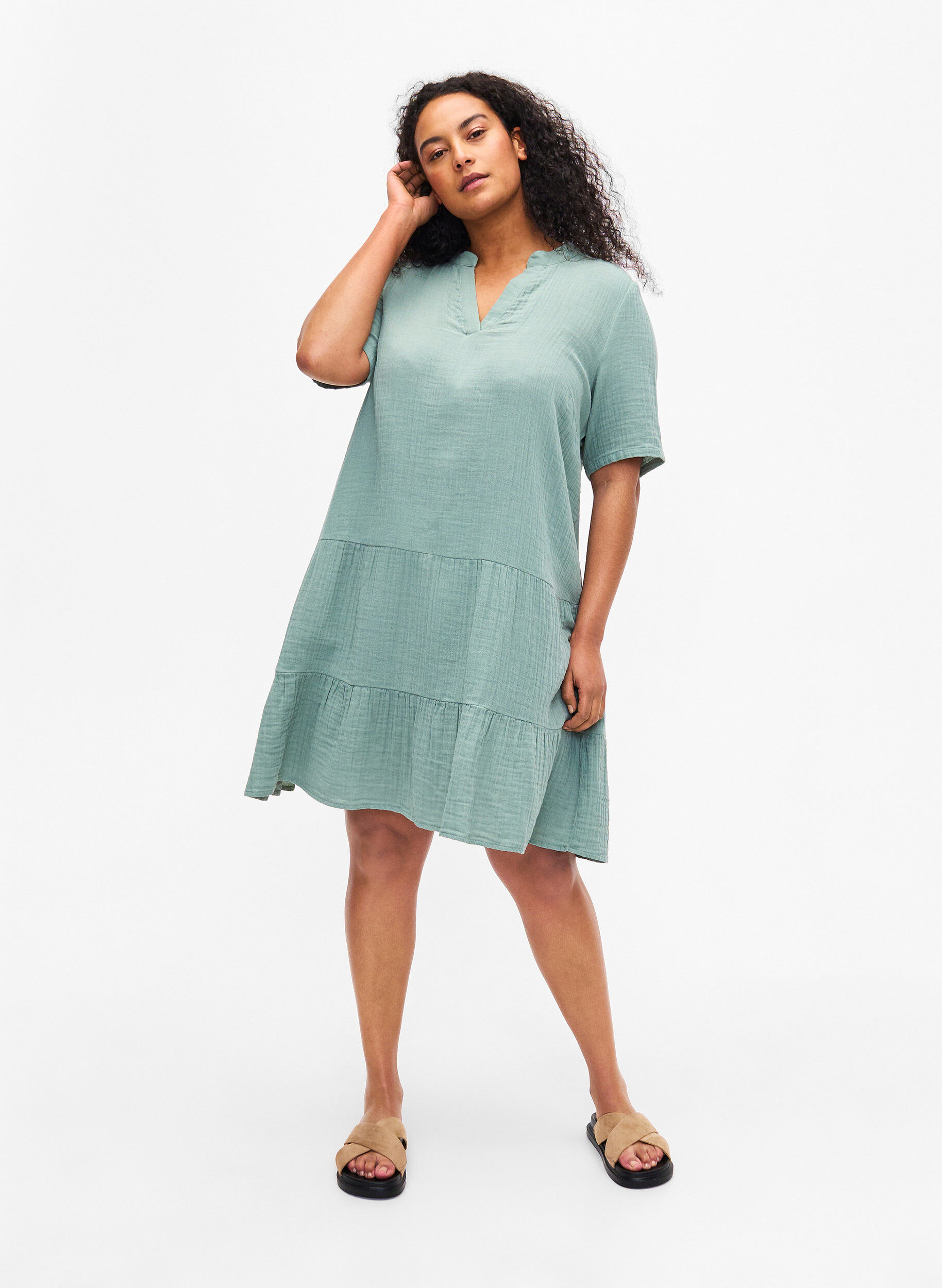 Zizzifashion Short sleeve dress in 100% cotton, Chinois Green, Model image number 2