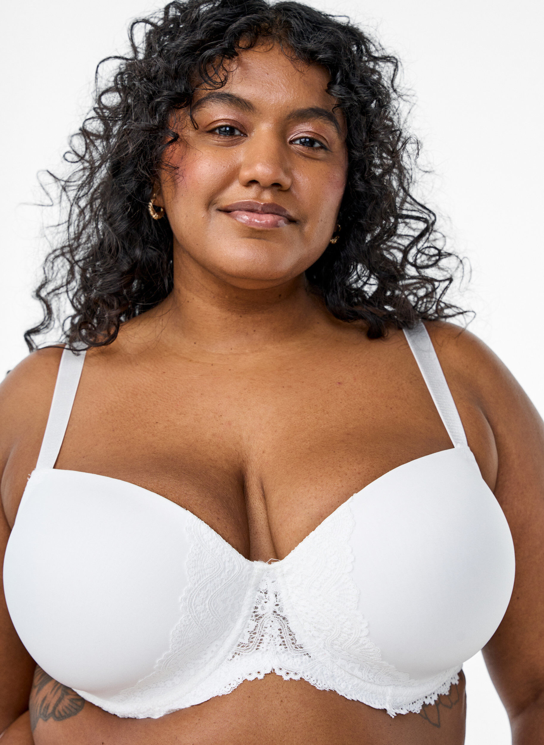 Zizzifashion Moulded bra with lace details, White, Model image number 3