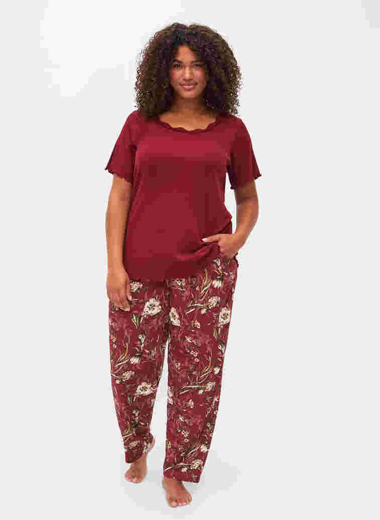 Short-sleeved pyjama top with lace trim, Cabernet, Model image number 2