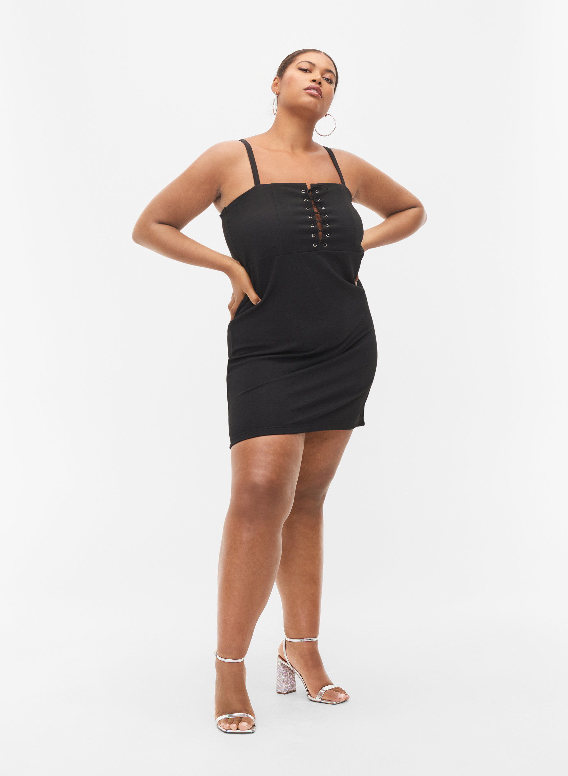 Zizzifashion Form-fitting dress with cord detail, Black, Model image number 3