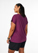 Solid-coloured workout T-shirt, Purple, Model image number 2