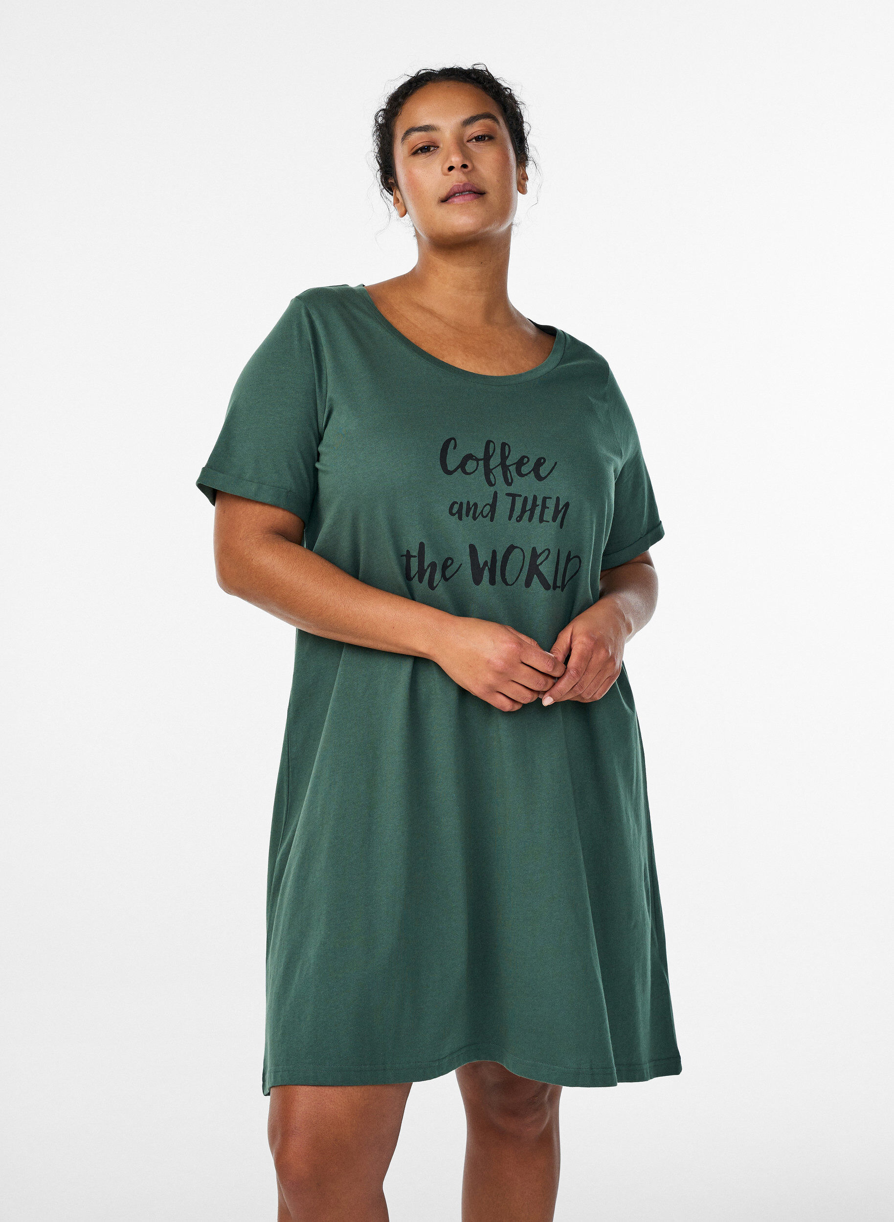 Short-sleeved nightgown in organic cotton, Green, Model
