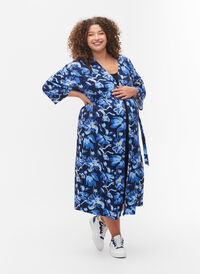 Pregnancy kimono with 3/4 sleeves, Blue Flower Print, Model