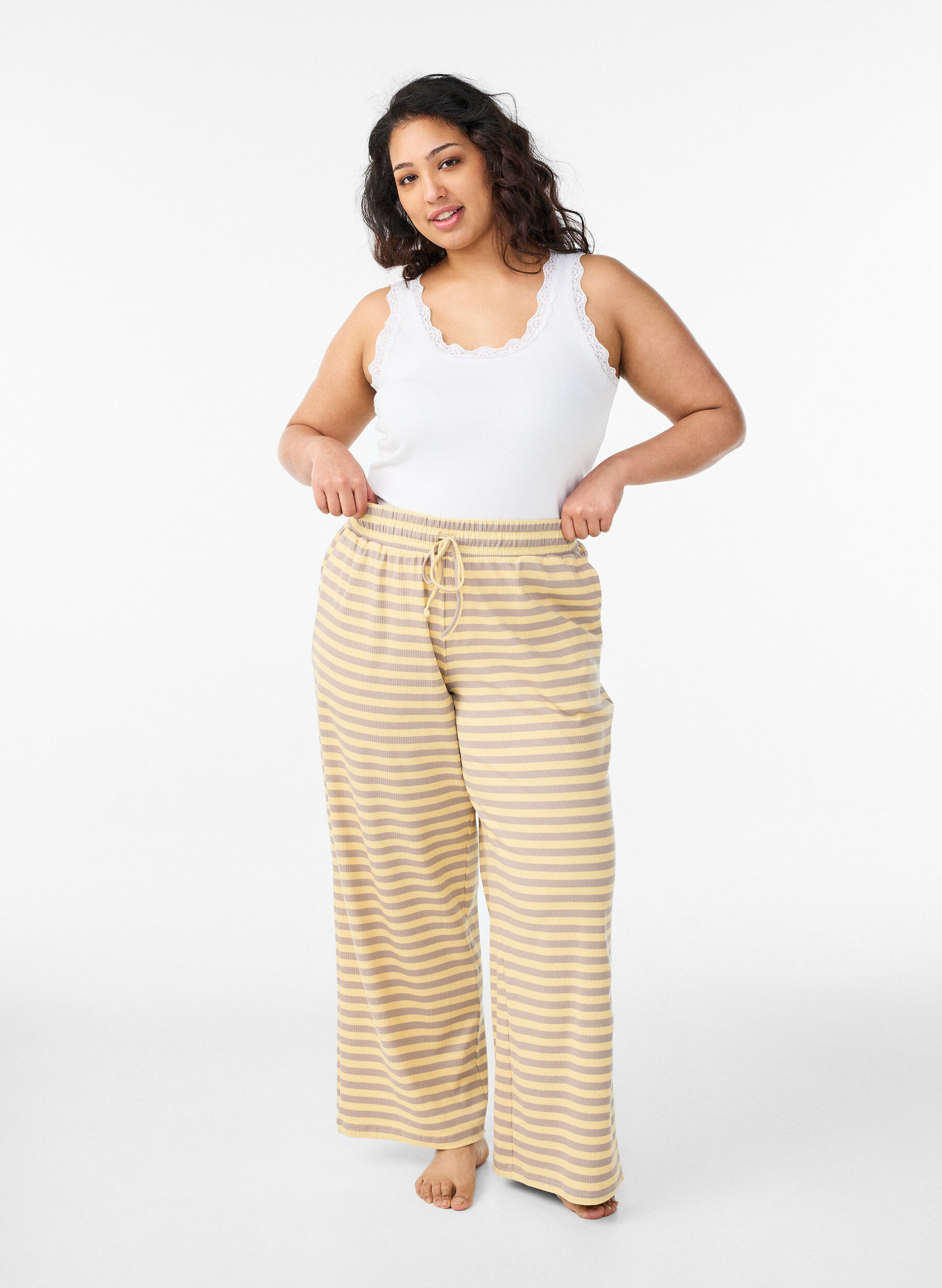 Striped pyjama bottoms with a high waist and wide legs, Yellow, Model