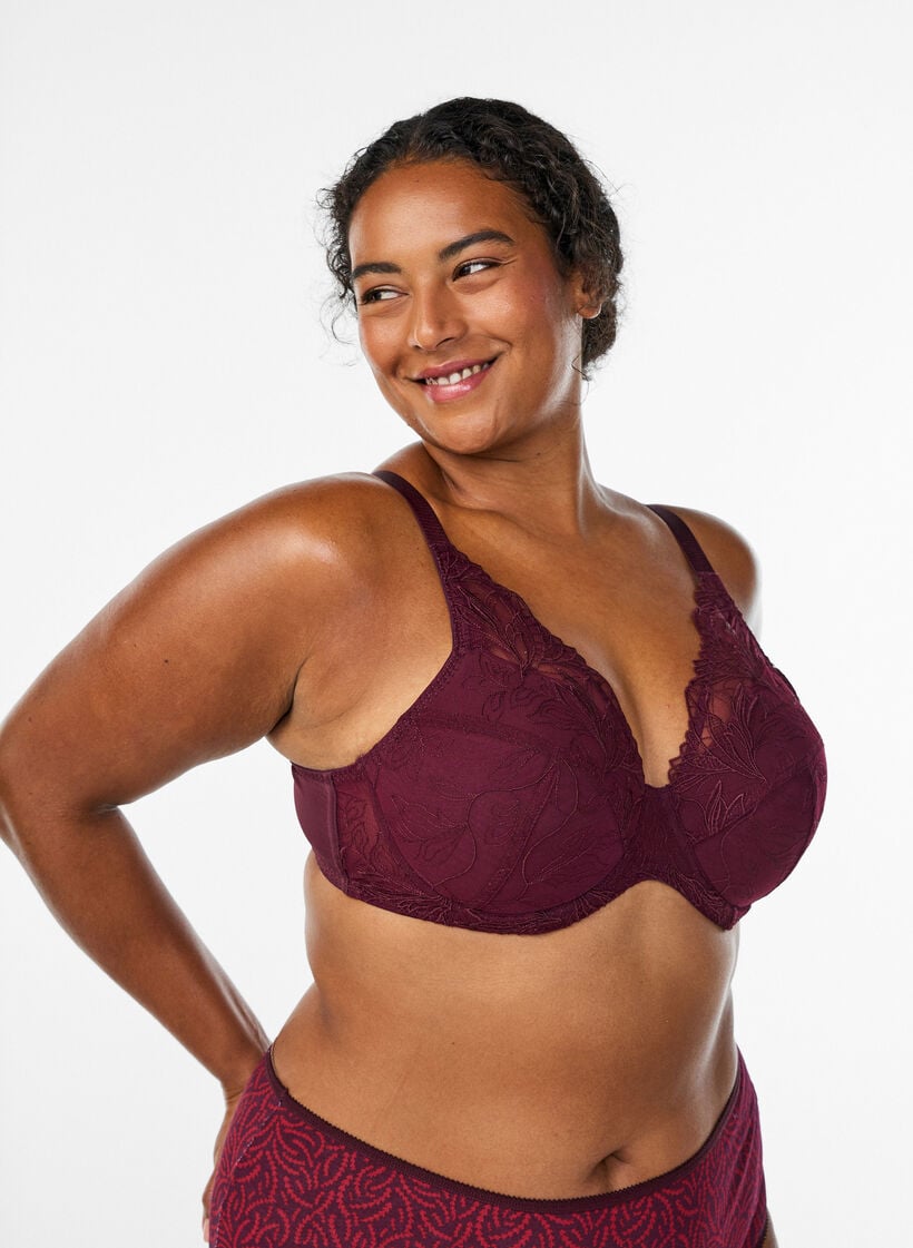 Padded lace bra with underwire, Red, Model image number 0