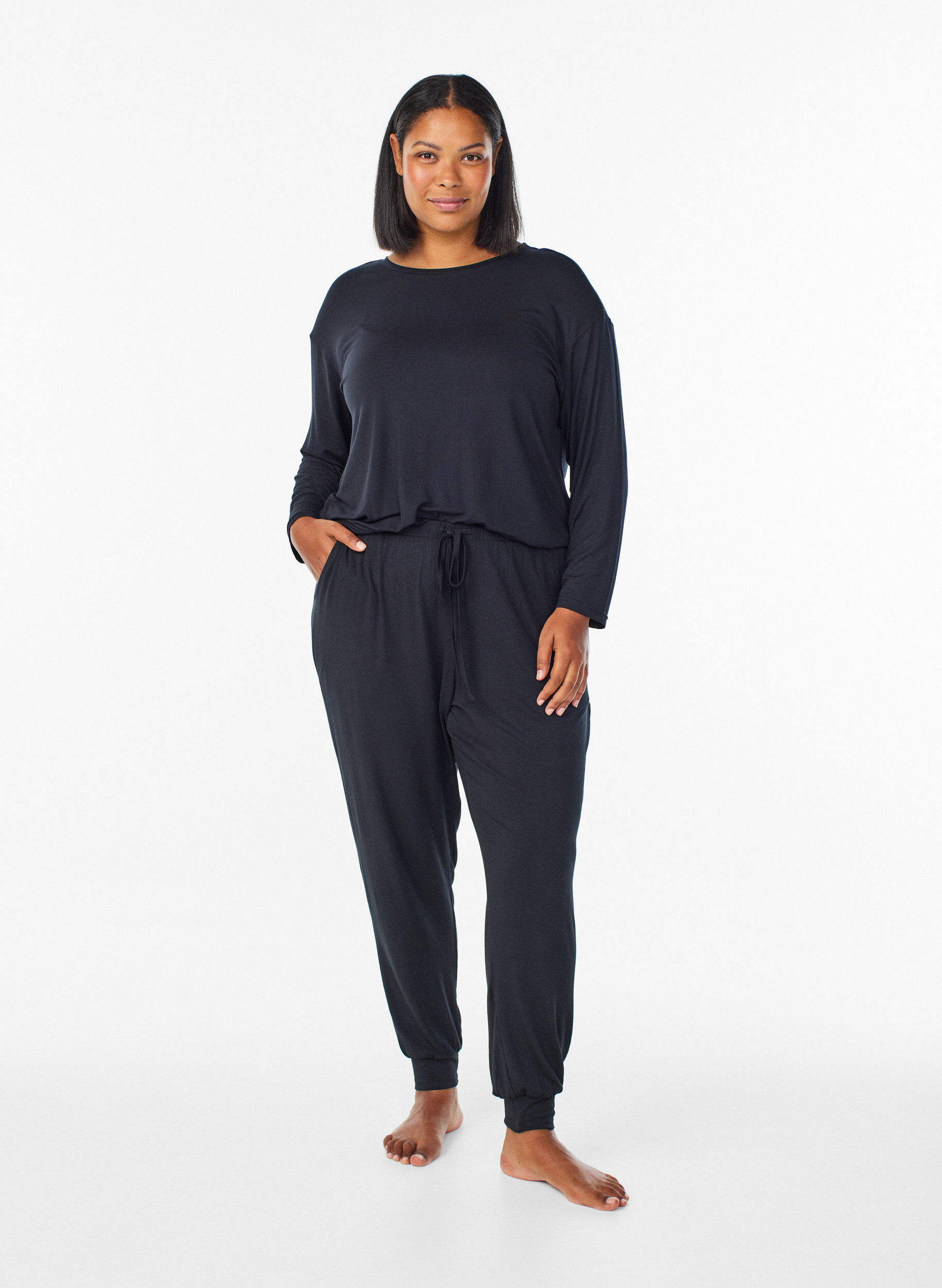 Night trousers in modal with high waist, Black, Model
